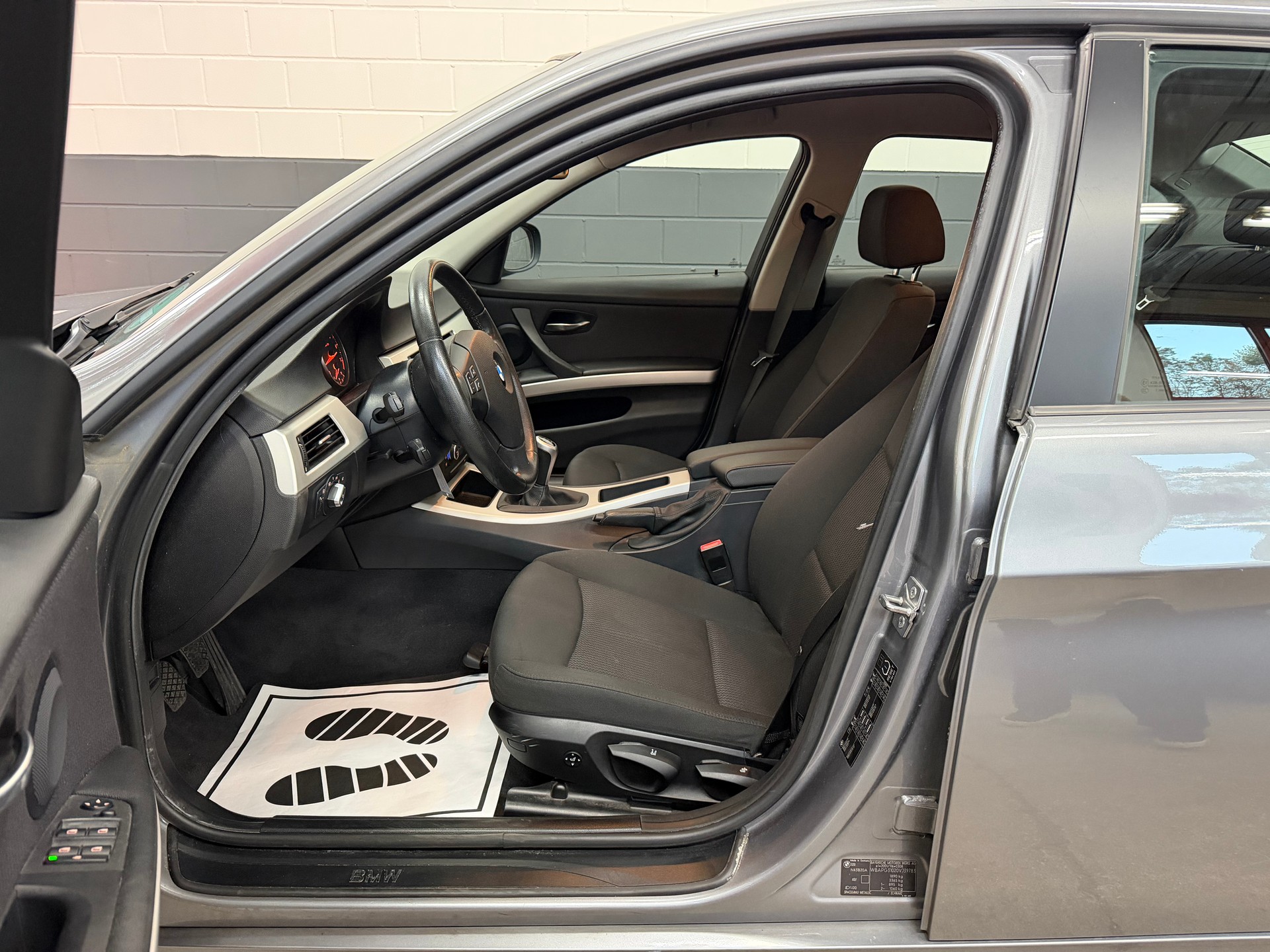 BMW 320i //NEU AB MFK!-image-7