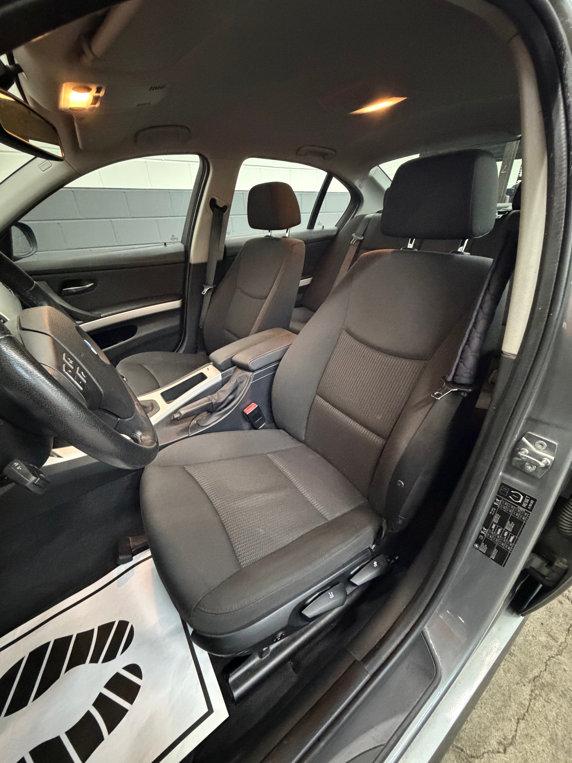 BMW 320i //NEU AB MFK!-image-12