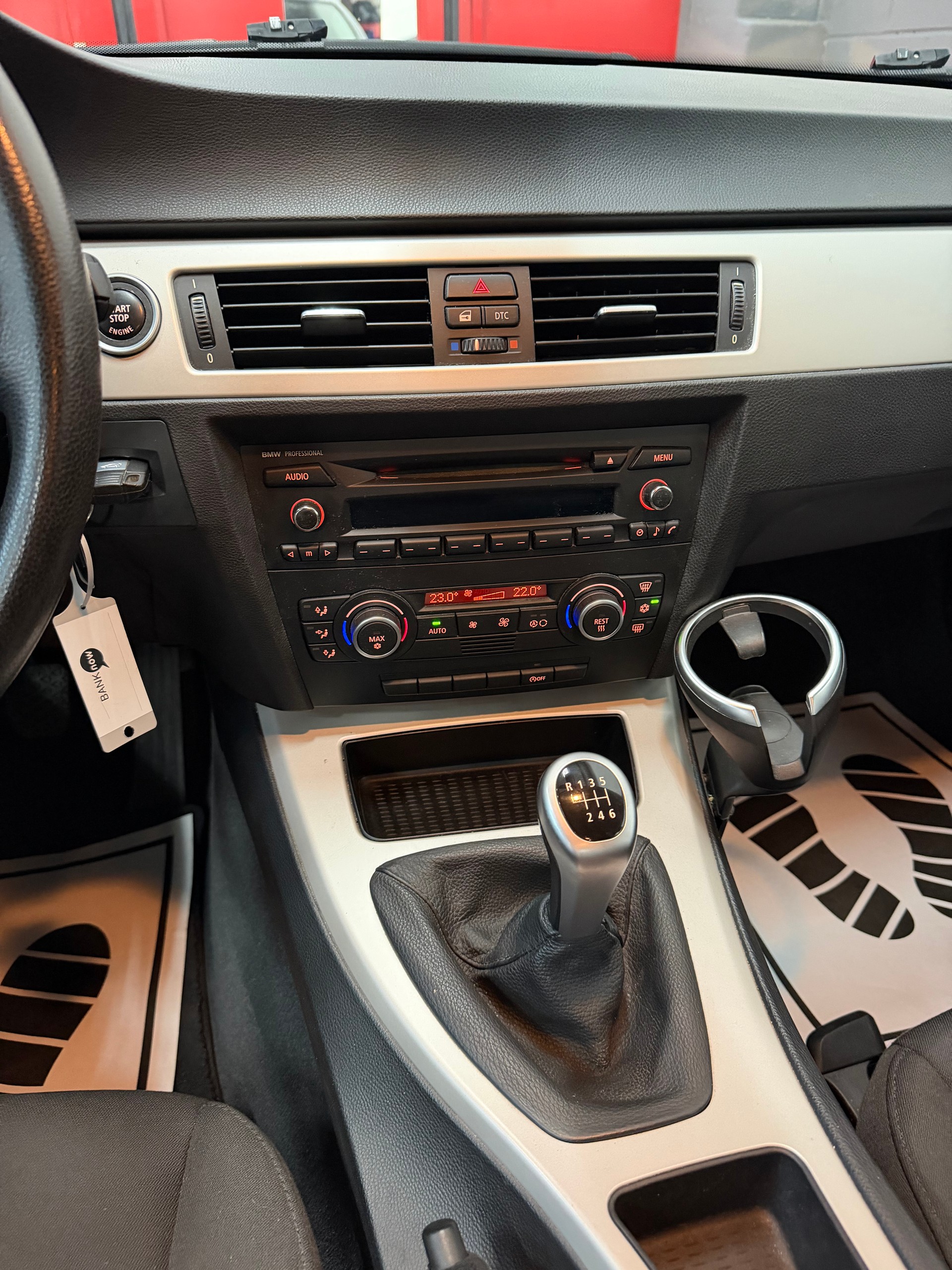 BMW 320i //NEU AB MFK!-image-11