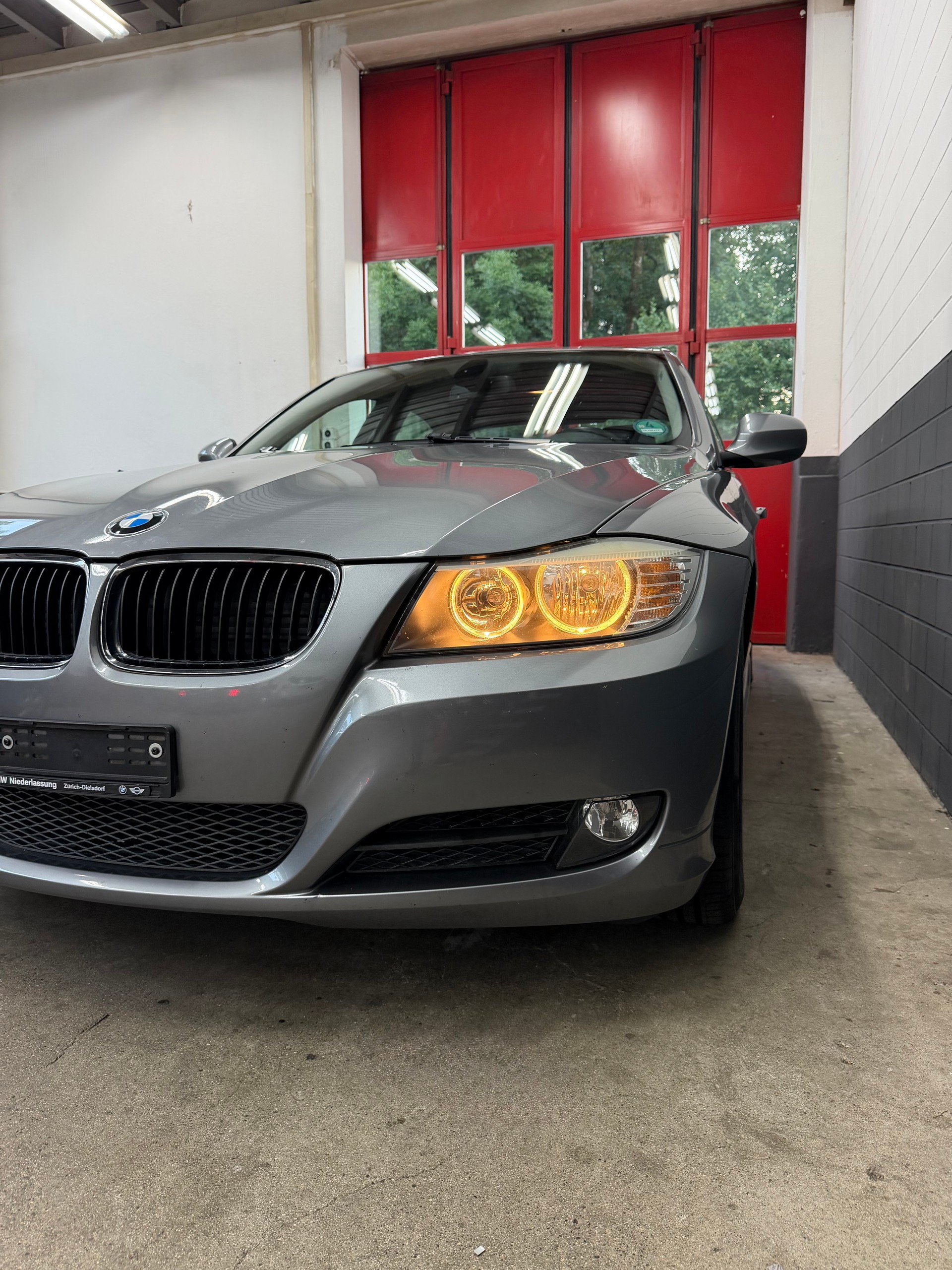 BMW 320i //NEU AB MFK!-image-2