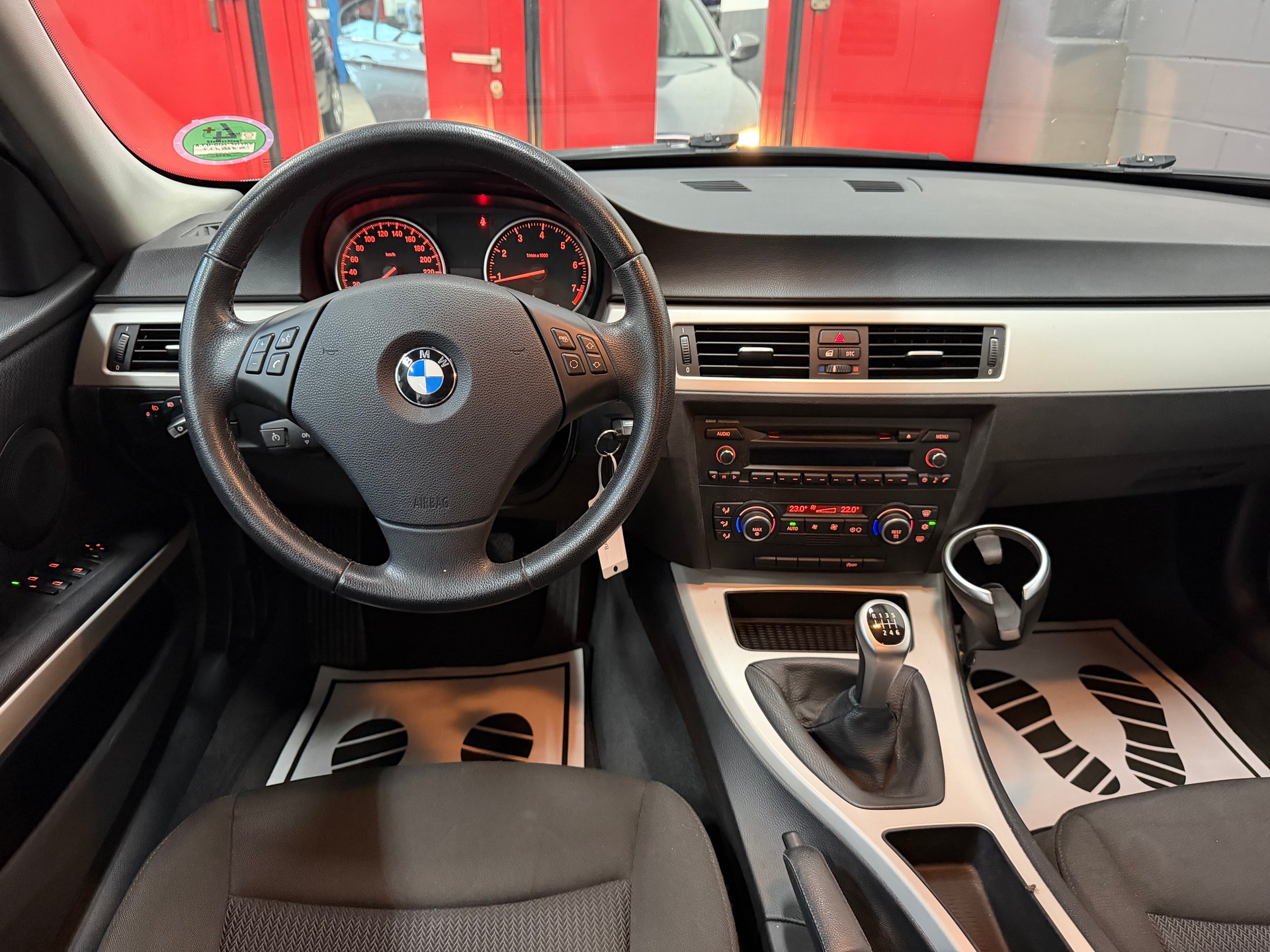BMW 320i //NEU AB MFK!-image-9