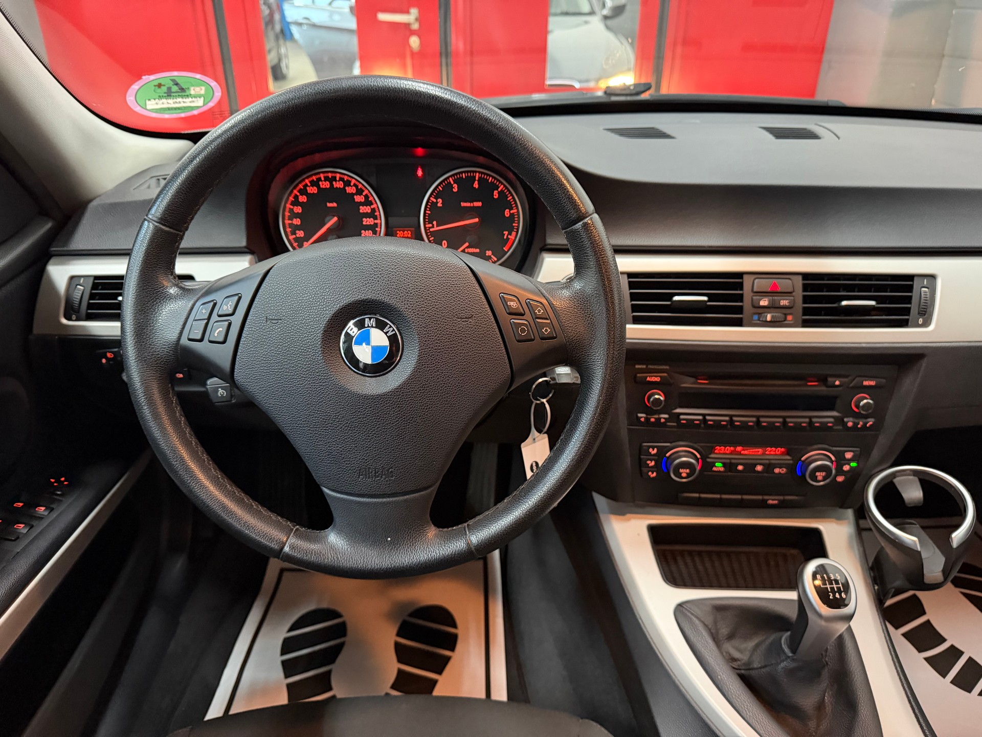 BMW 320i //NEU AB MFK!-image-10