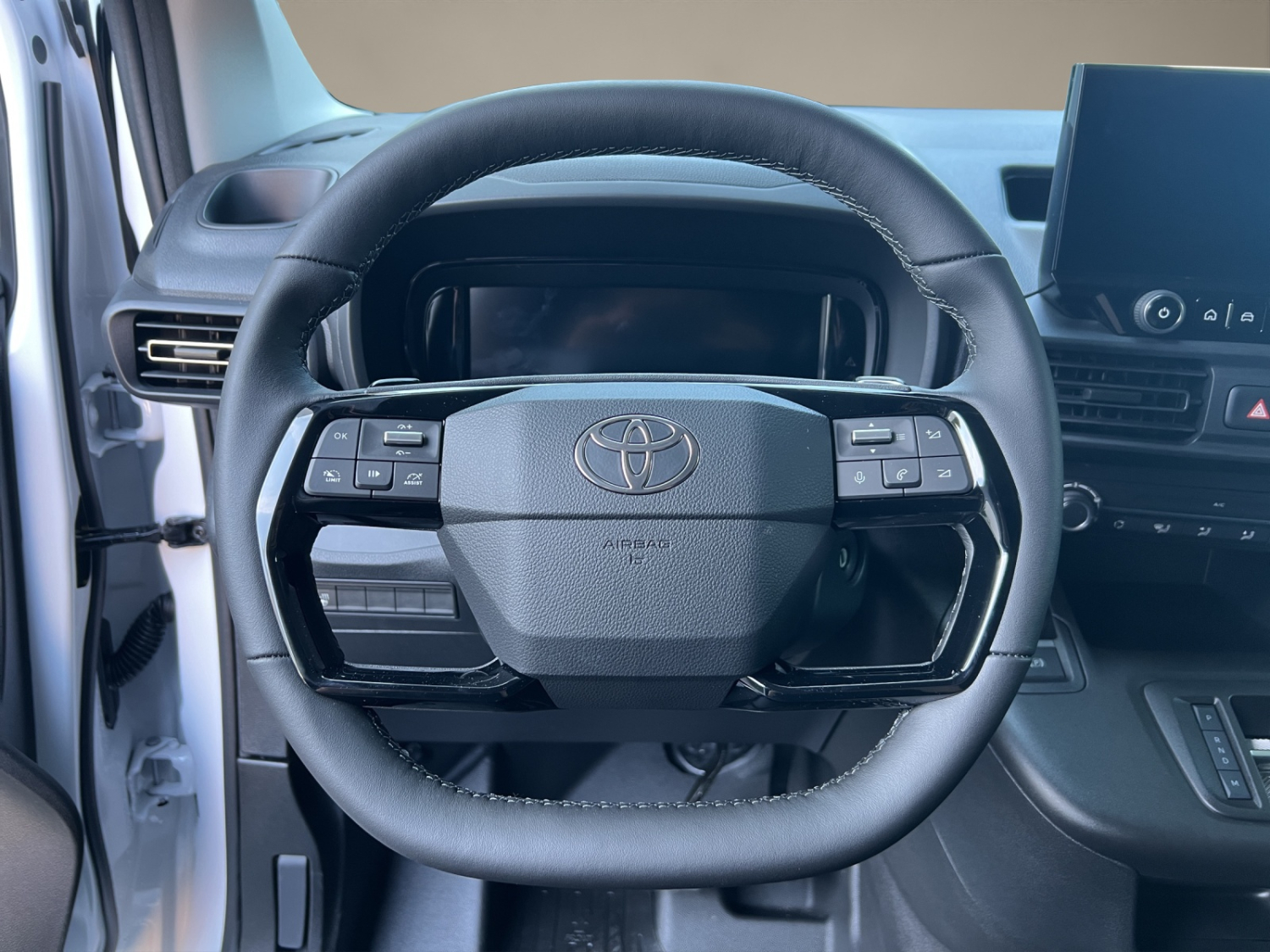 TOYOTA PROACE CITY Van L1 1.5 D Advanced-image-10