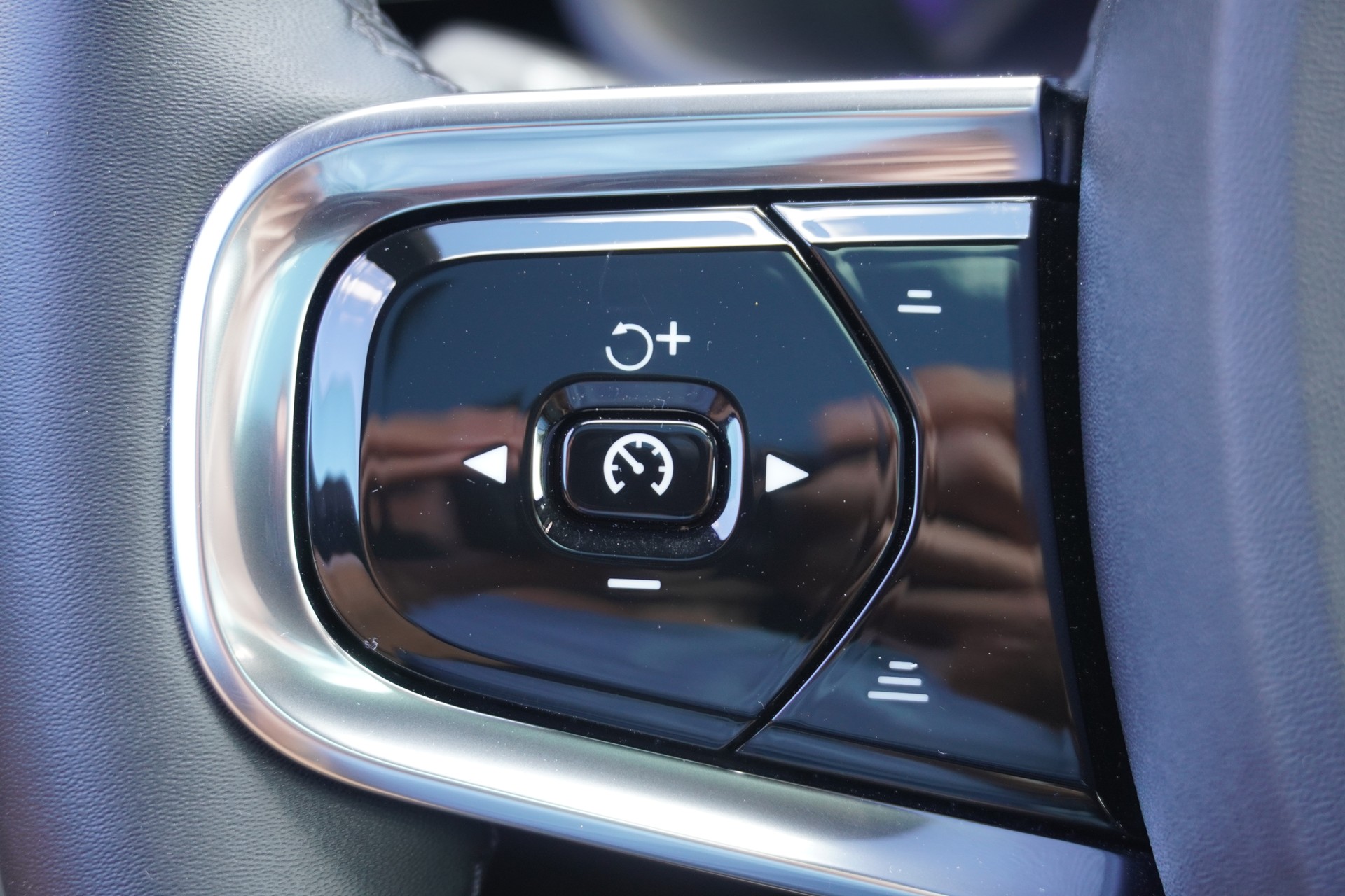 POLESTAR Polestar 2 Long Range Dual 82 kWh 350kW Performance Paket!!!-image-32
