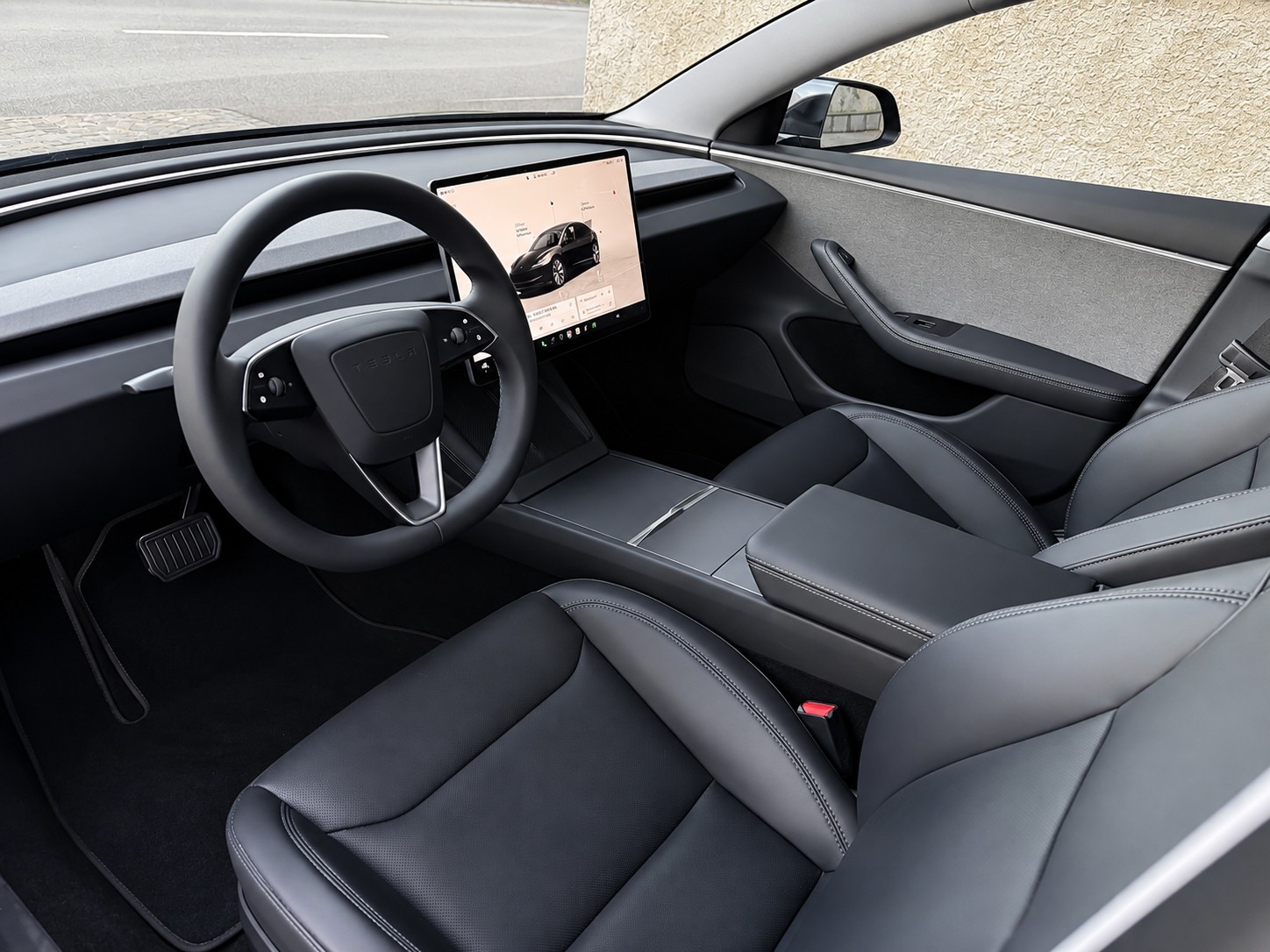 TESLA Model 3 Premium RWD / Ab MFK / CH-Fahrzeug / 19 Zoll / Werksgarantie / AMD Ryzen /Autopilot/Leder/Panorama/8 Fach/LED/Wärmepumpe-image-7