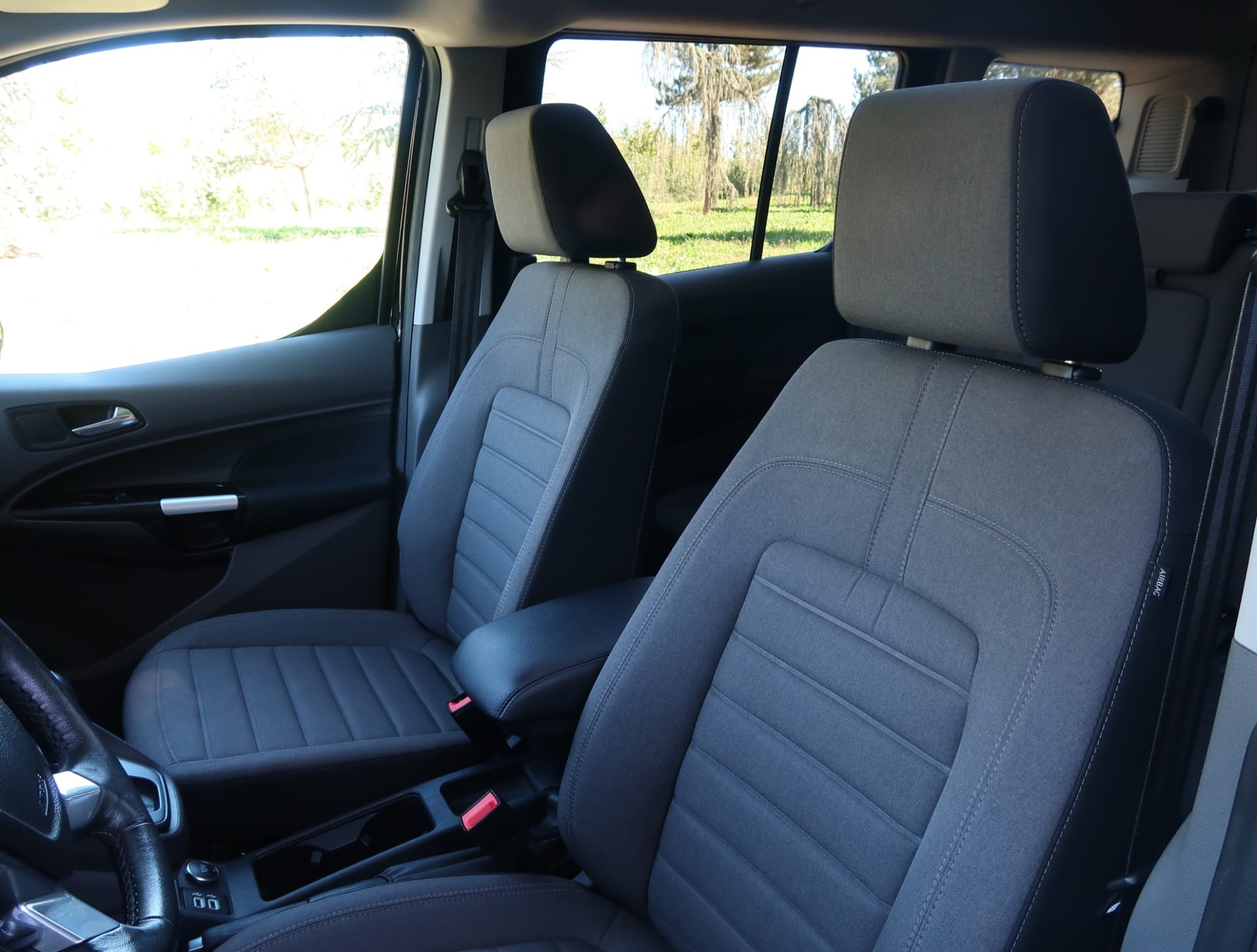 FORD Grand Tourneo Connect 1.5 EcoBlue Titanium Automat - 7 places-image-14