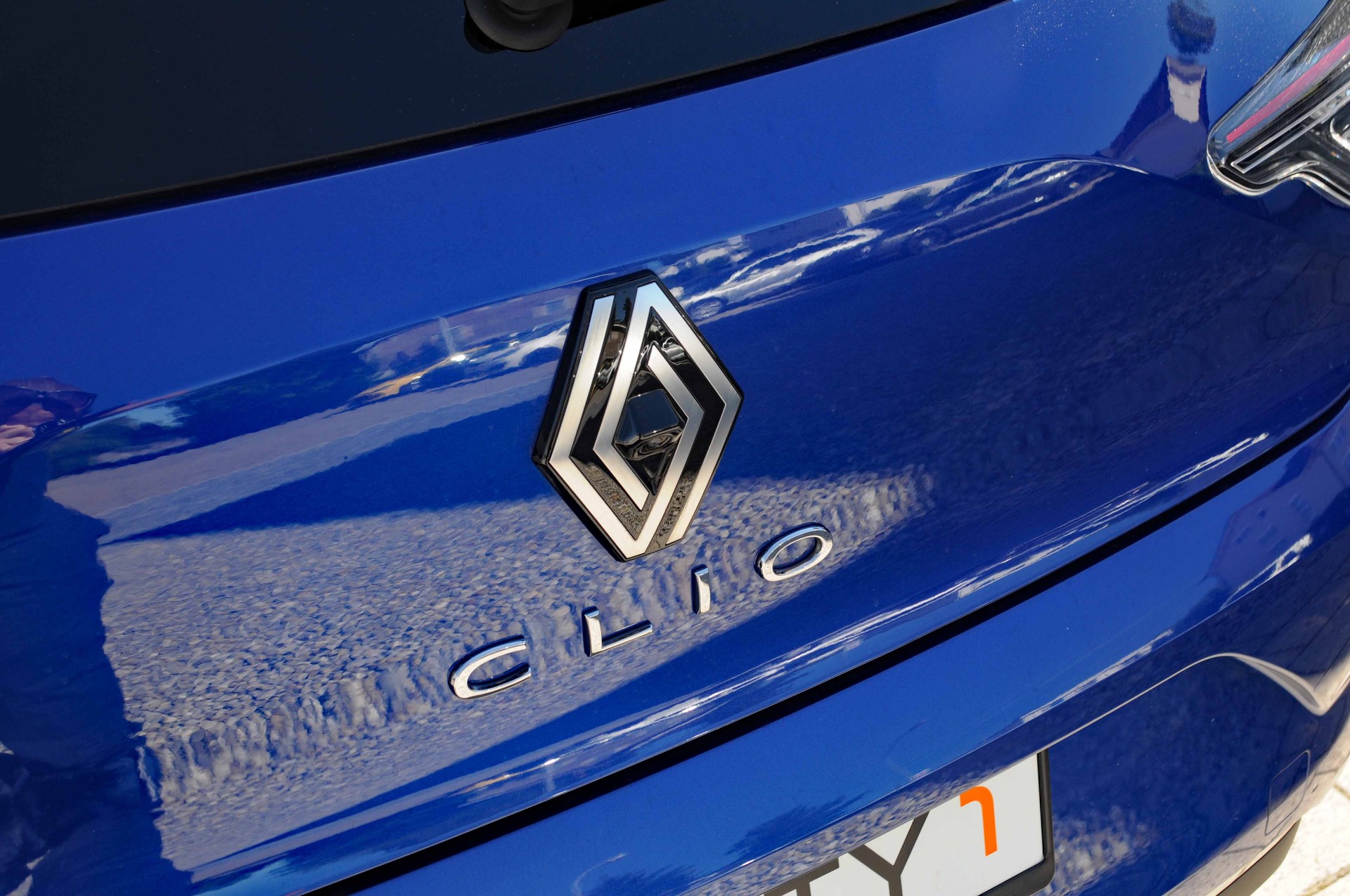 RENAULT Clio 1.0 Techno X-Tronic-image-24