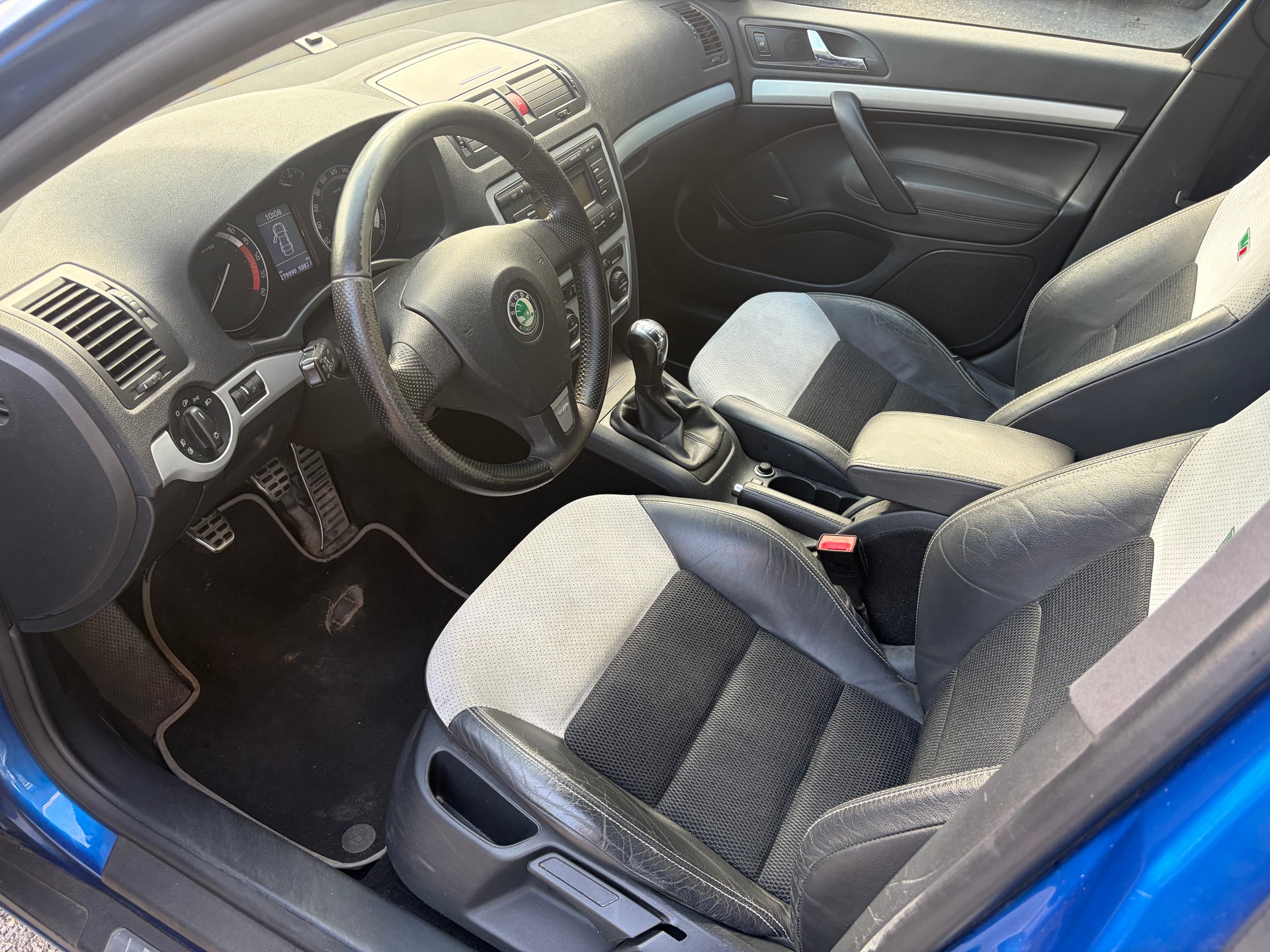 SKODA Octavia 2.0 TDI RS-image-12