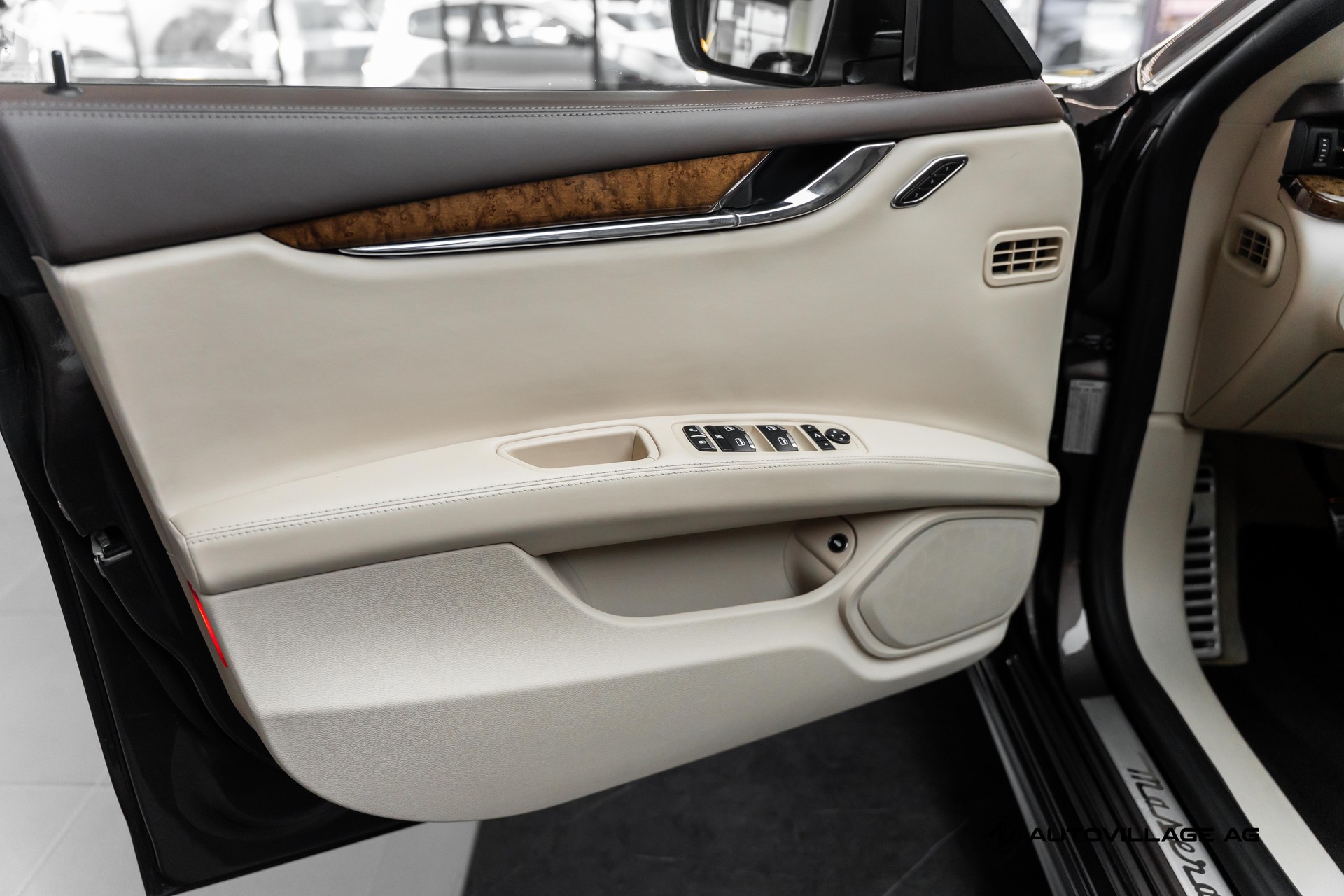 MASERATI Quattroporte 3.8 V8 DI Biturbo GTS Automatica-image-23