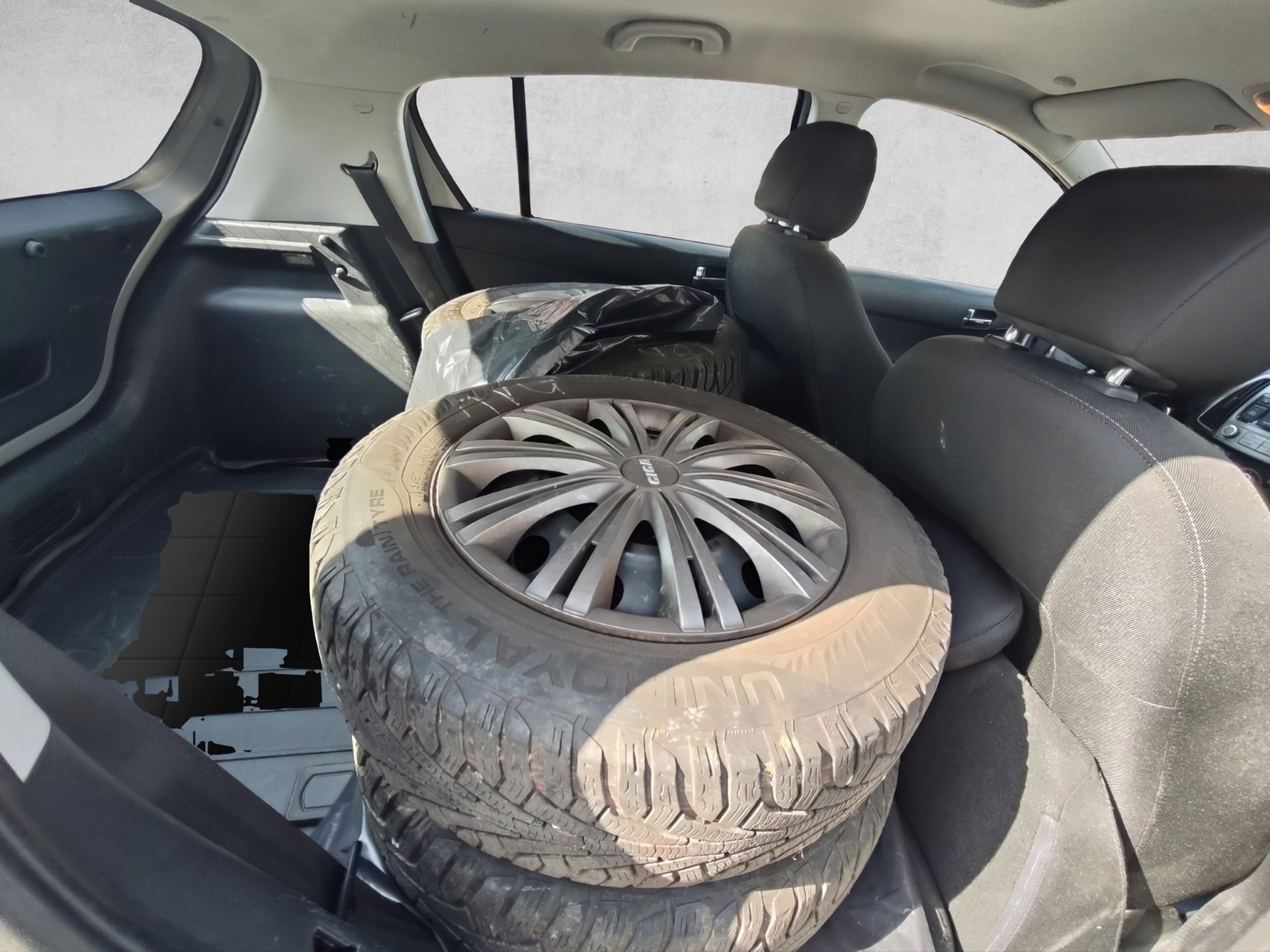 HYUNDAI i20 1.4 Premium-image-11