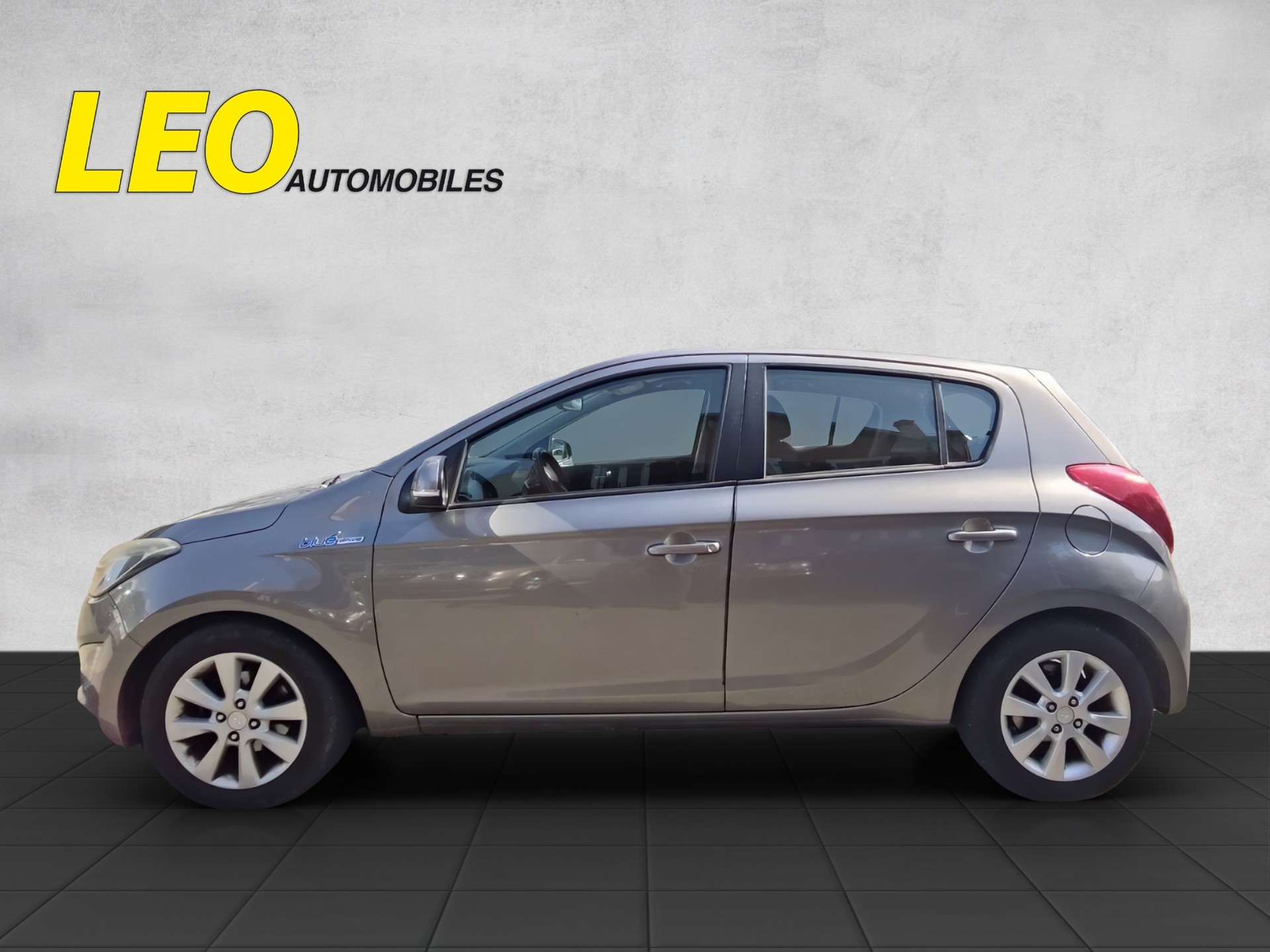 HYUNDAI i20 1.4 Premium-image-4