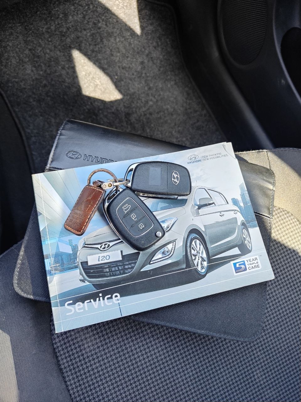 HYUNDAI i20 1.4 Premium-image-13