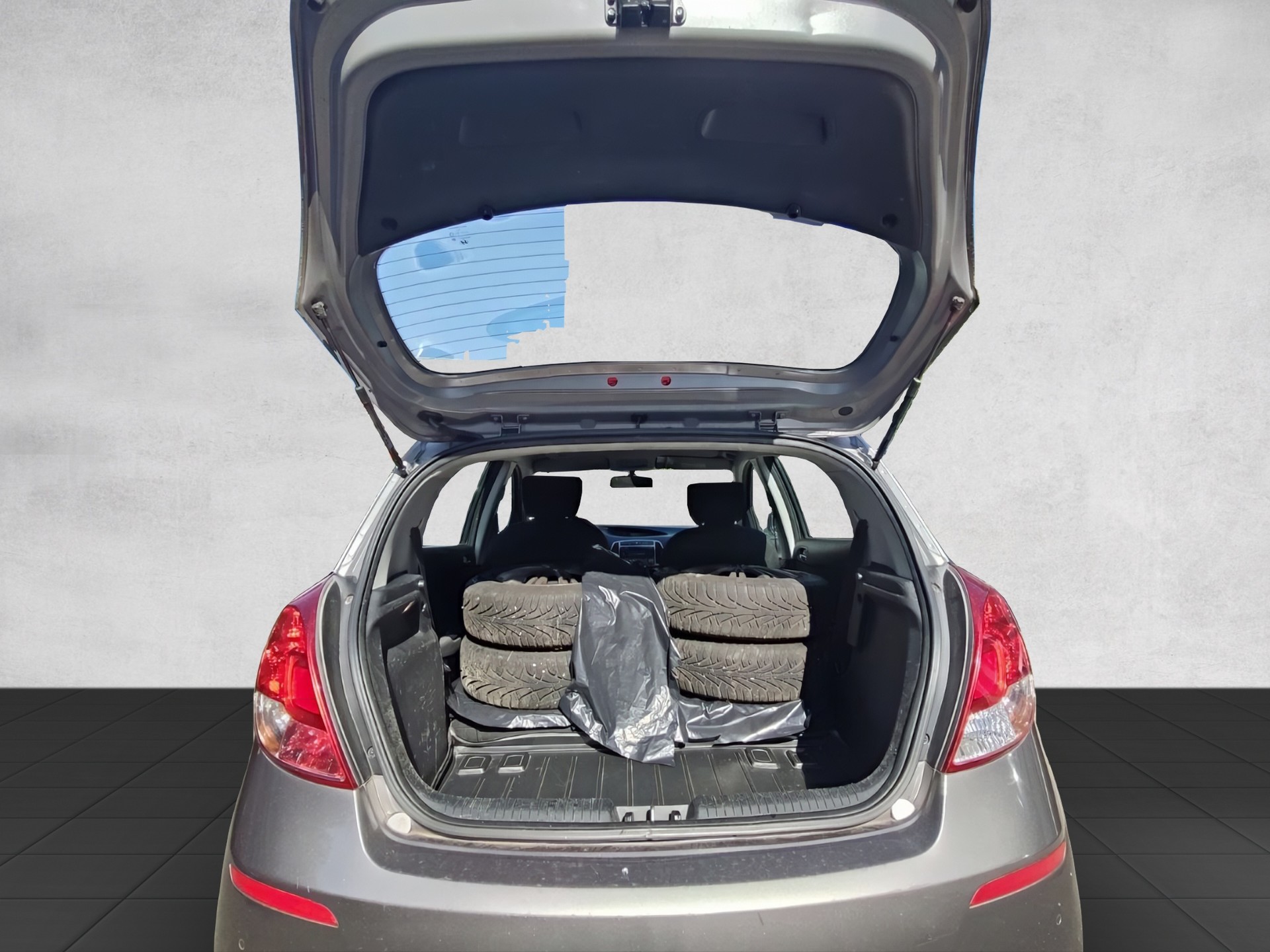 HYUNDAI i20 1.4 Premium-image-12