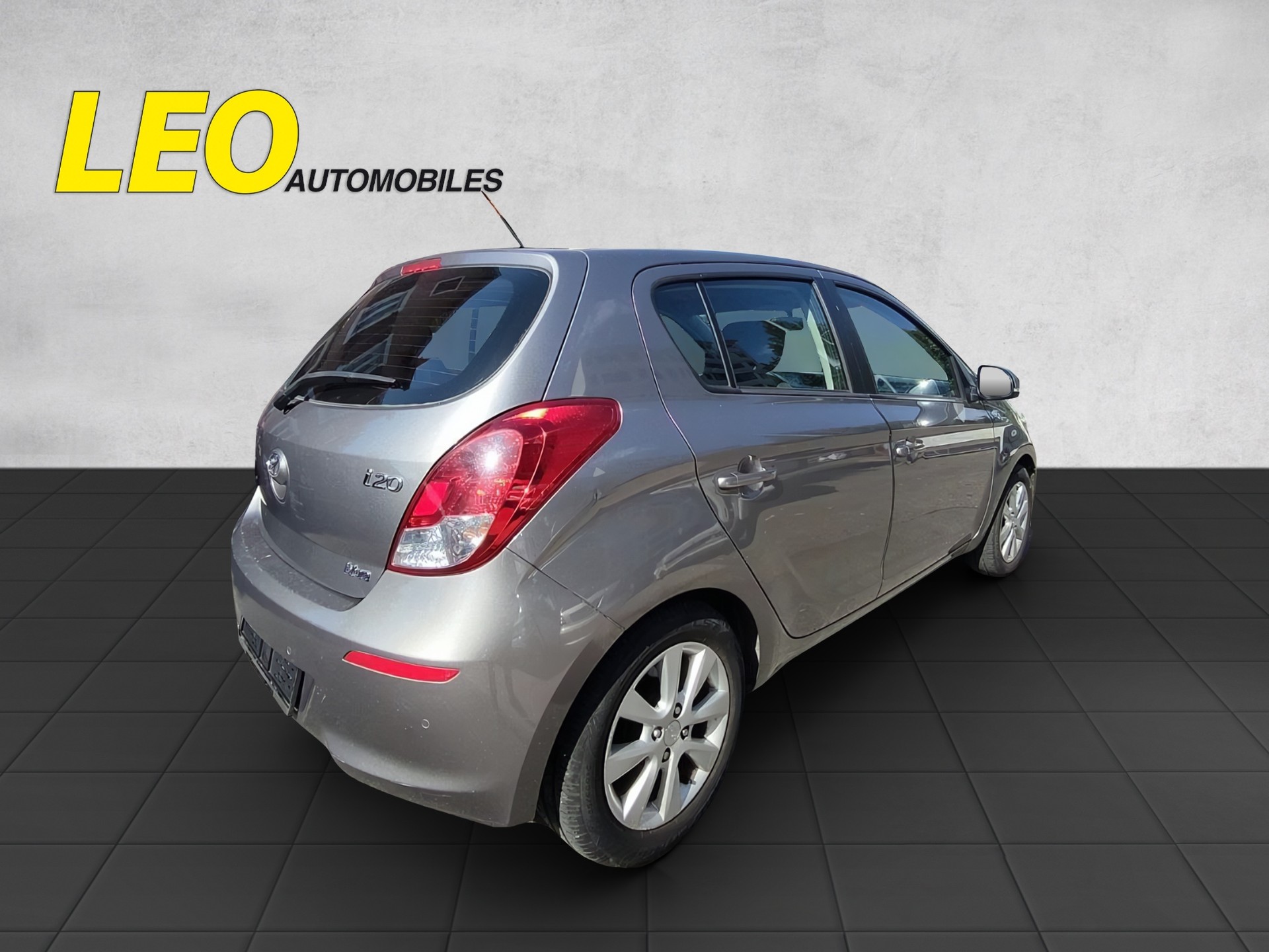 HYUNDAI i20 1.4 Premium-image-3