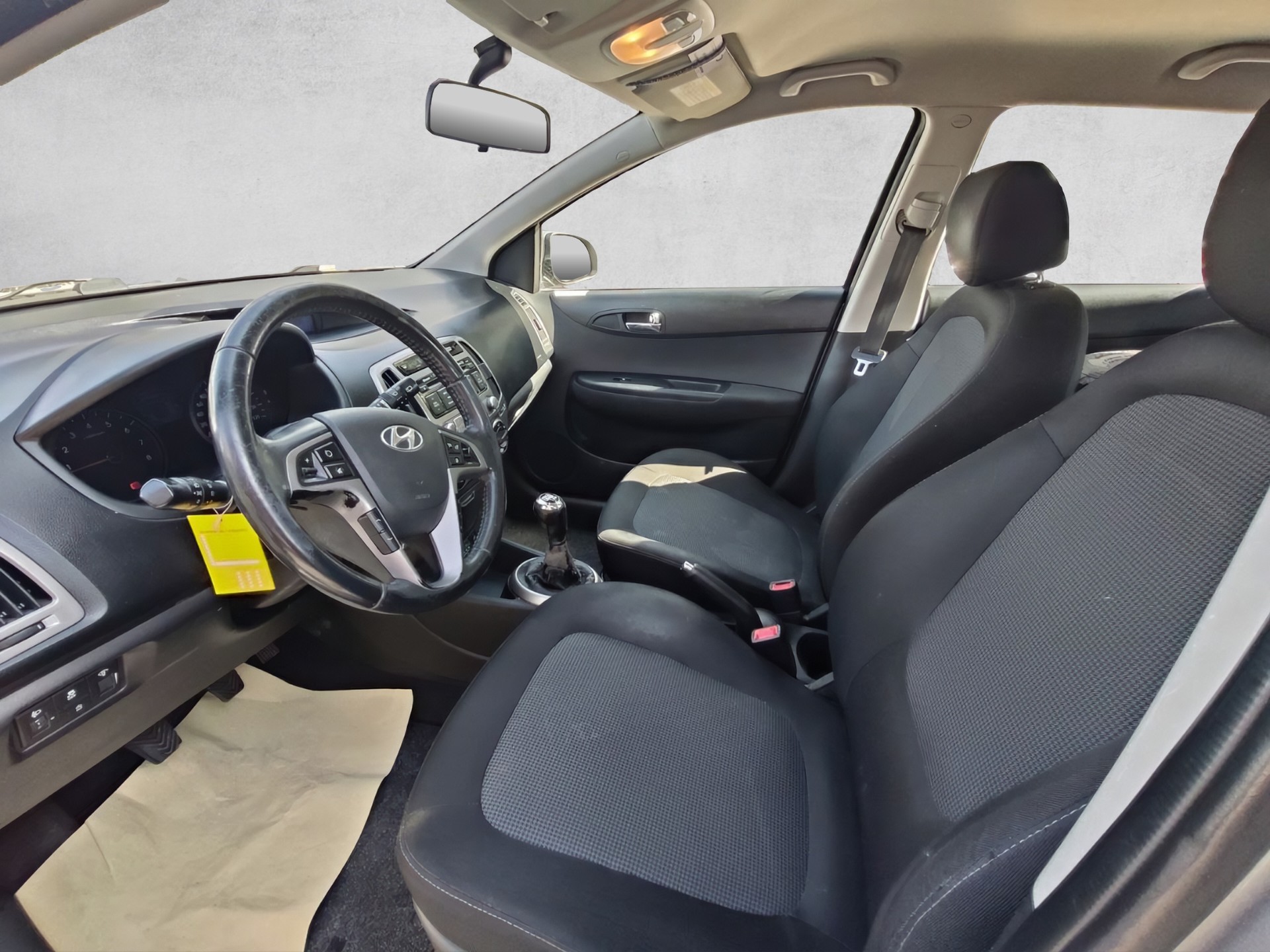 HYUNDAI i20 1.4 Premium-image-6
