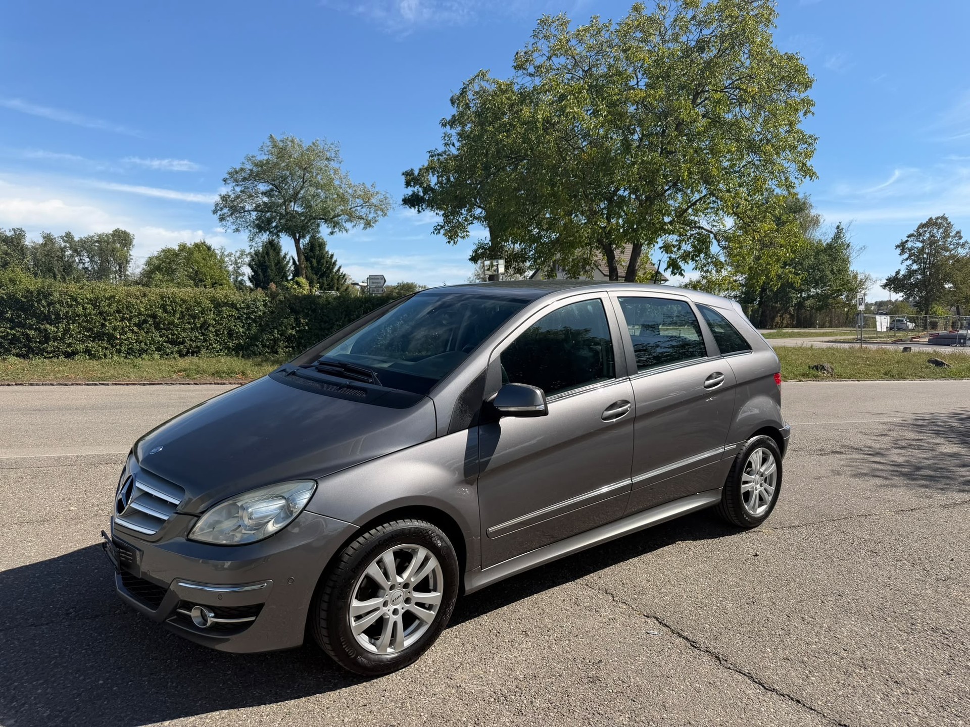 MERCEDES-BENZ B 180 Selection Autotronic-image-0