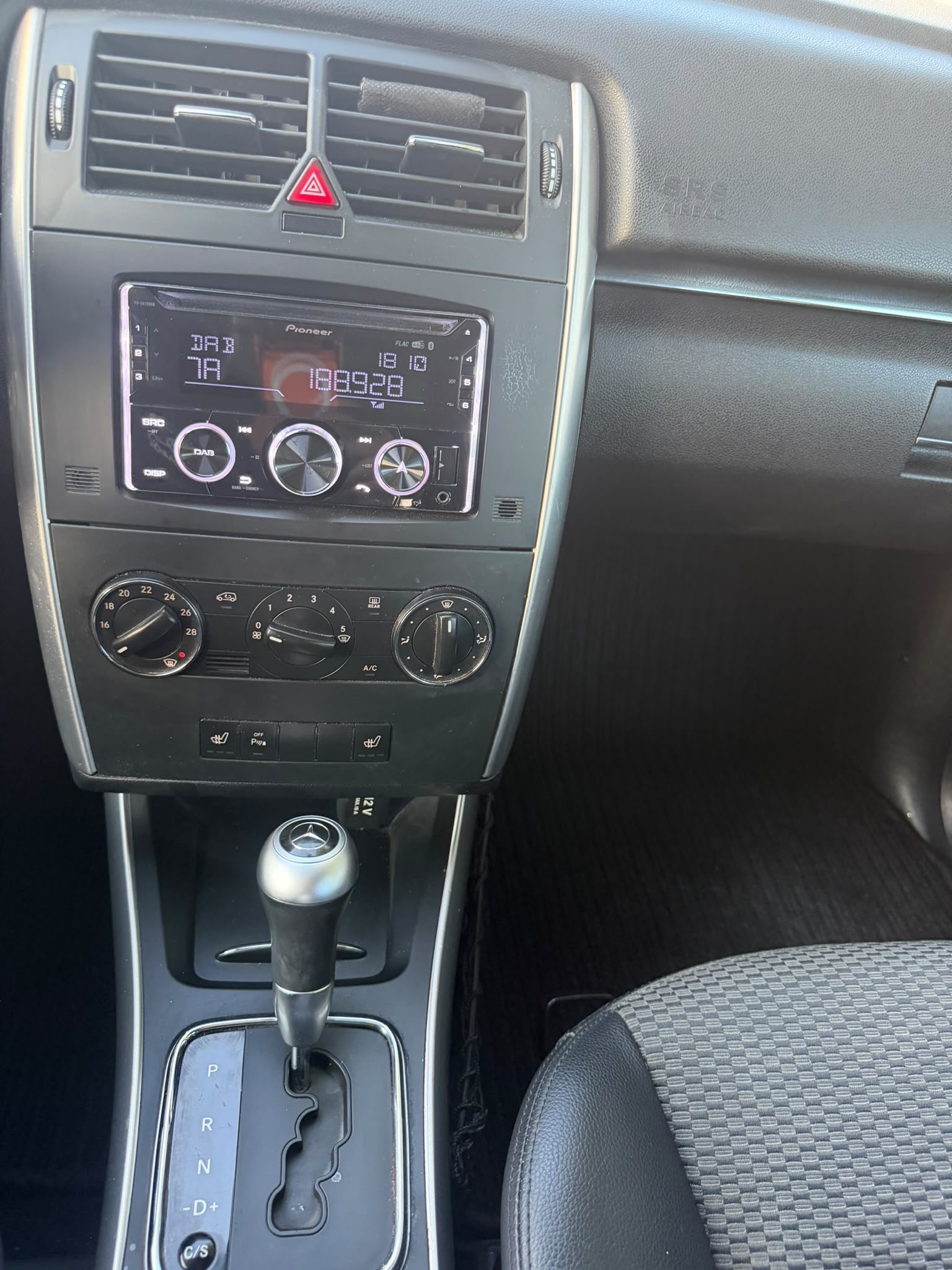 MERCEDES-BENZ B 180 Selection Autotronic-image-7