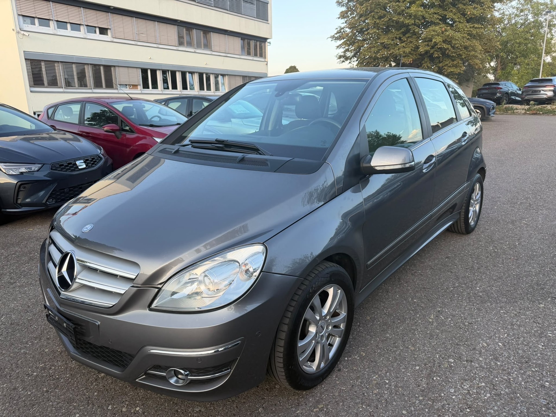 MERCEDES-BENZ B 180 Selection Autotronic-image-1