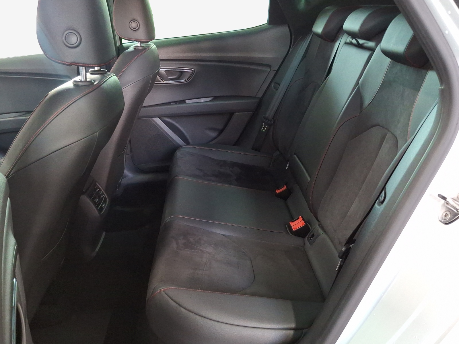 SEAT Leon 2.0 TSI FR DSG-image-11