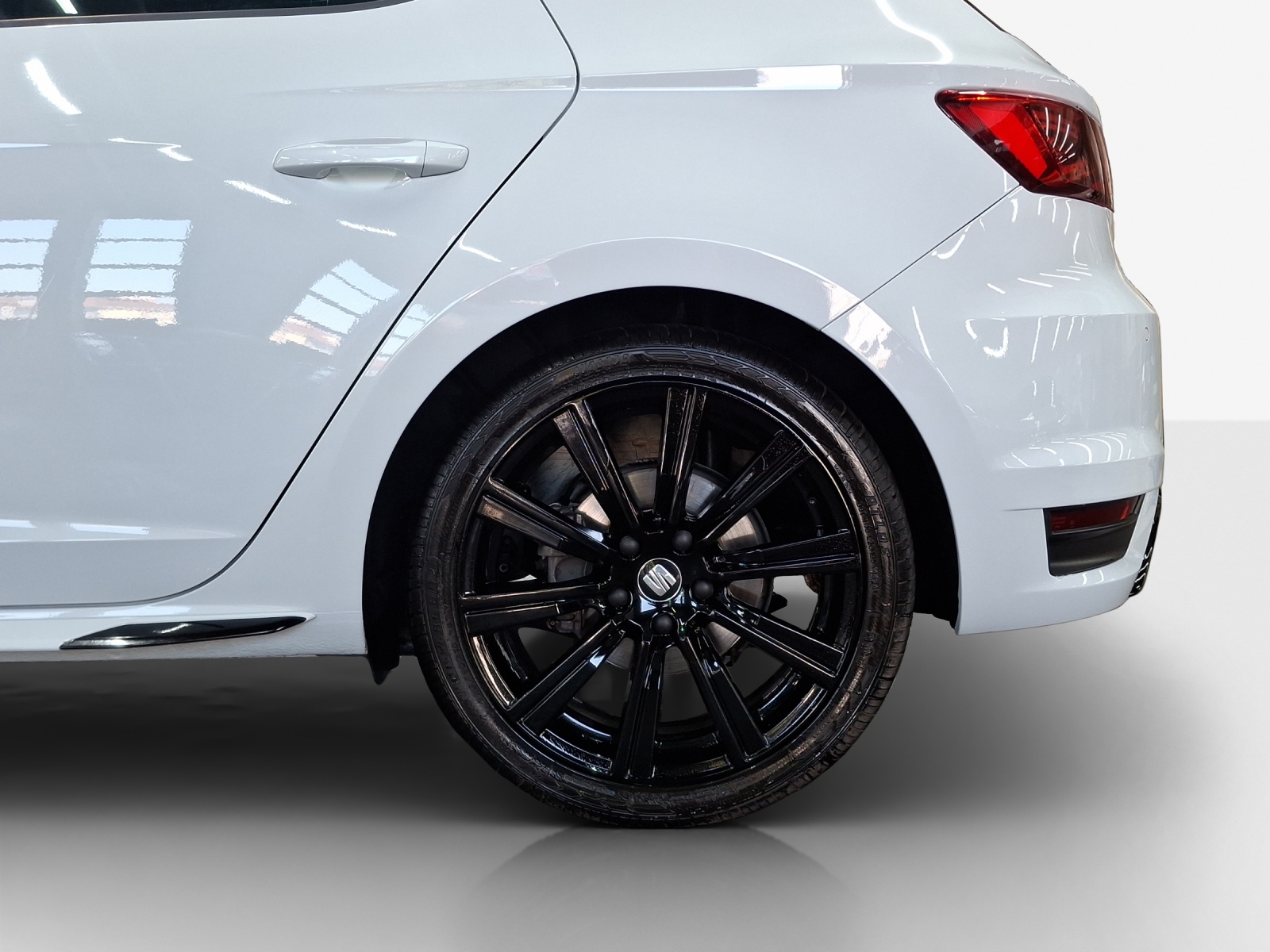 SEAT Leon 2.0 TSI FR DSG-image-13