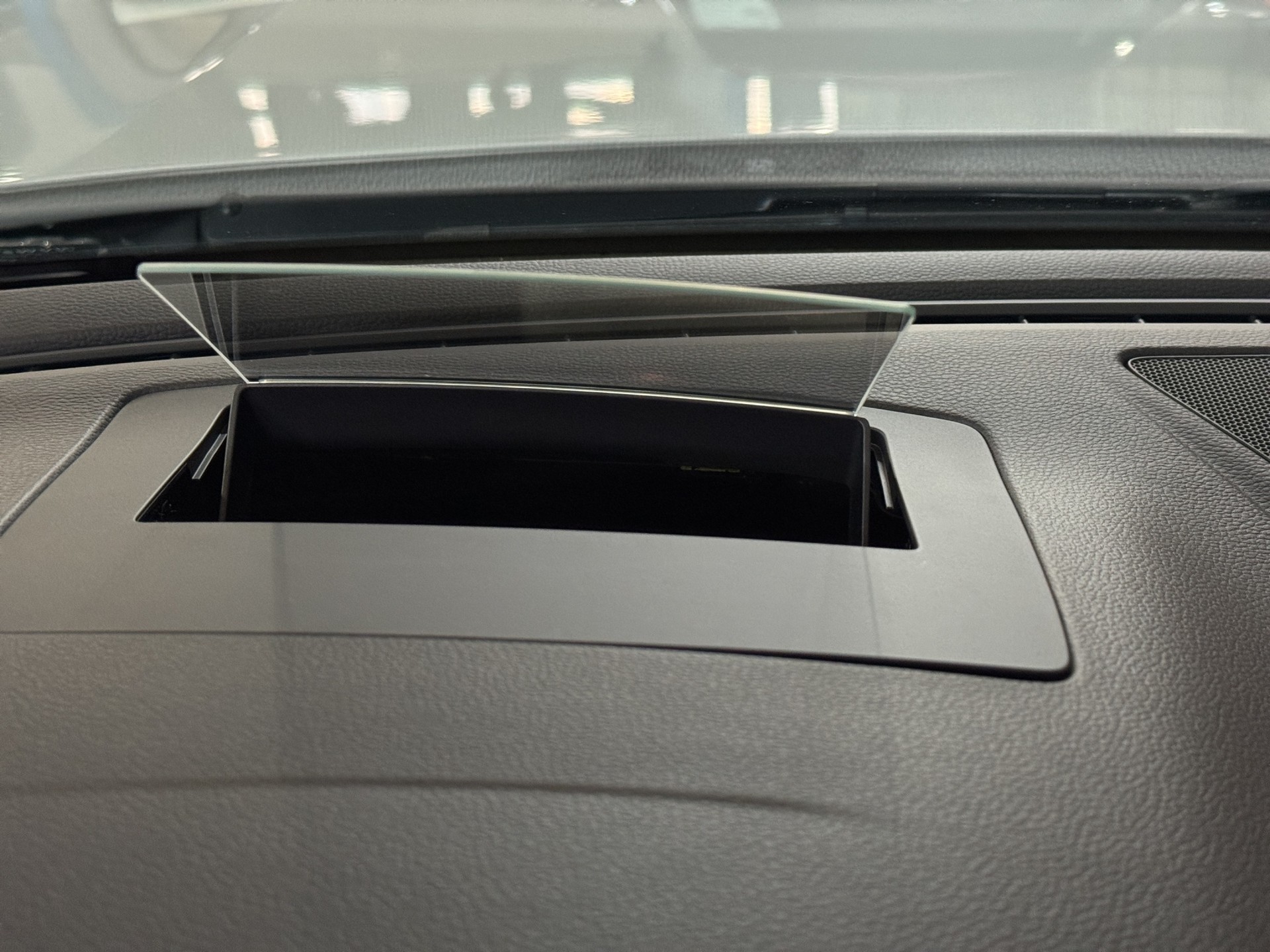 VW Arteon Limousine 2.0 TSI R 4M. DSG "Sportsitze Leder Carbon-Pano-Head Up-AHK"-image-15