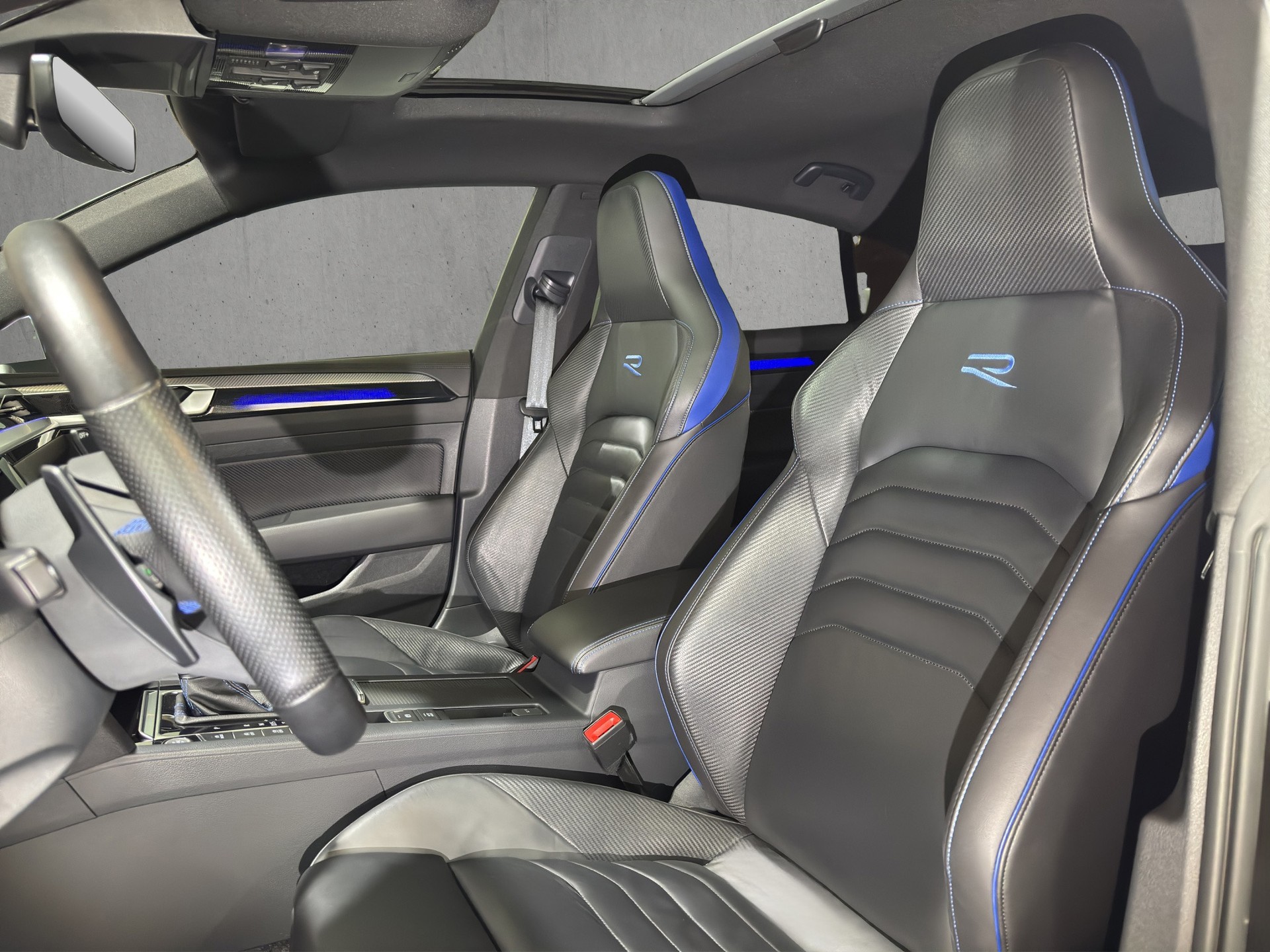 VW Arteon Limousine 2.0 TSI R 4M. DSG "Sportsitze Leder Carbon-Pano-Head Up-AHK"-image-7