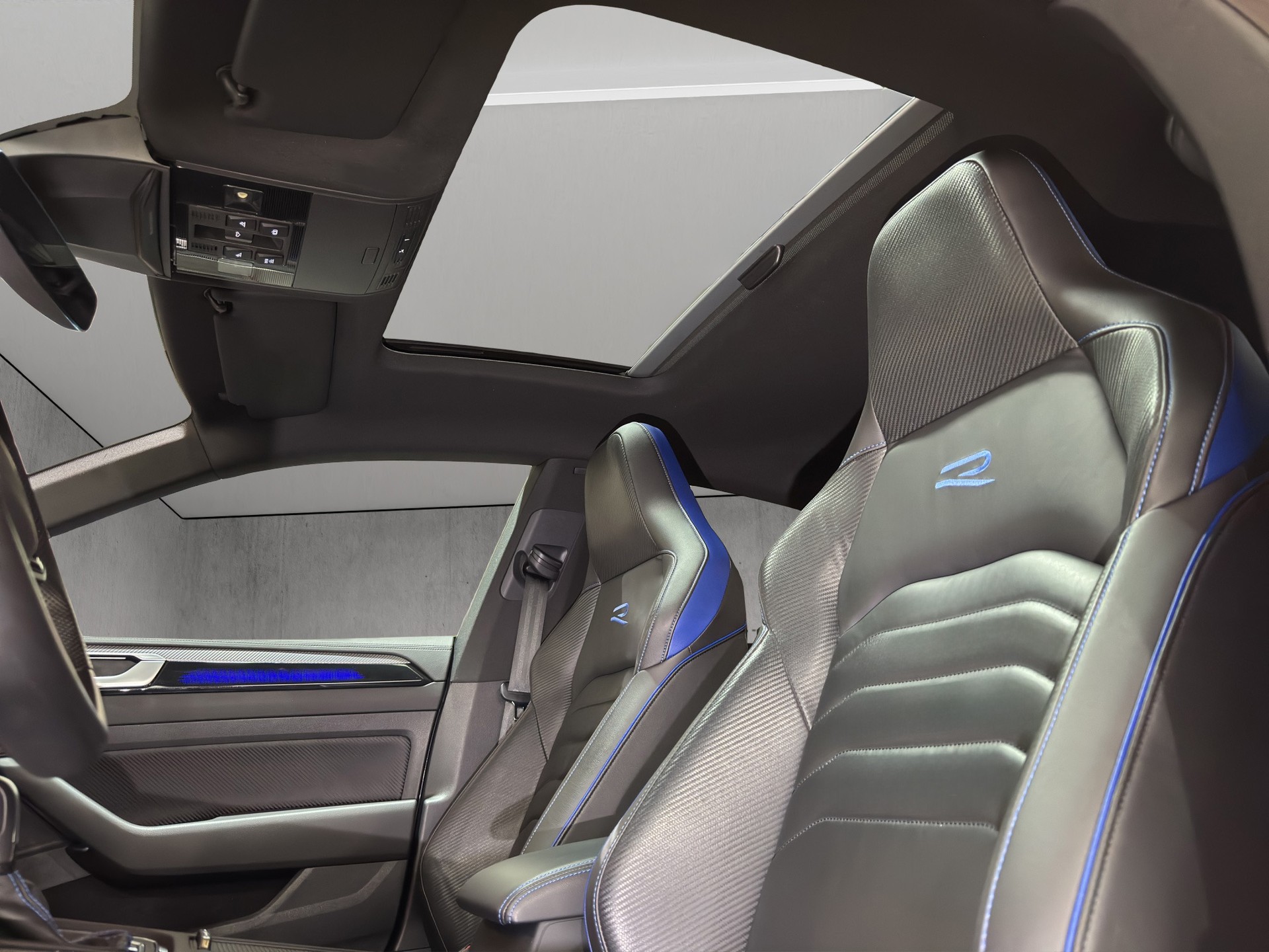 VW Arteon Limousine 2.0 TSI R 4M. DSG "Sportsitze Leder Carbon-Pano-Head Up-AHK"-image-8