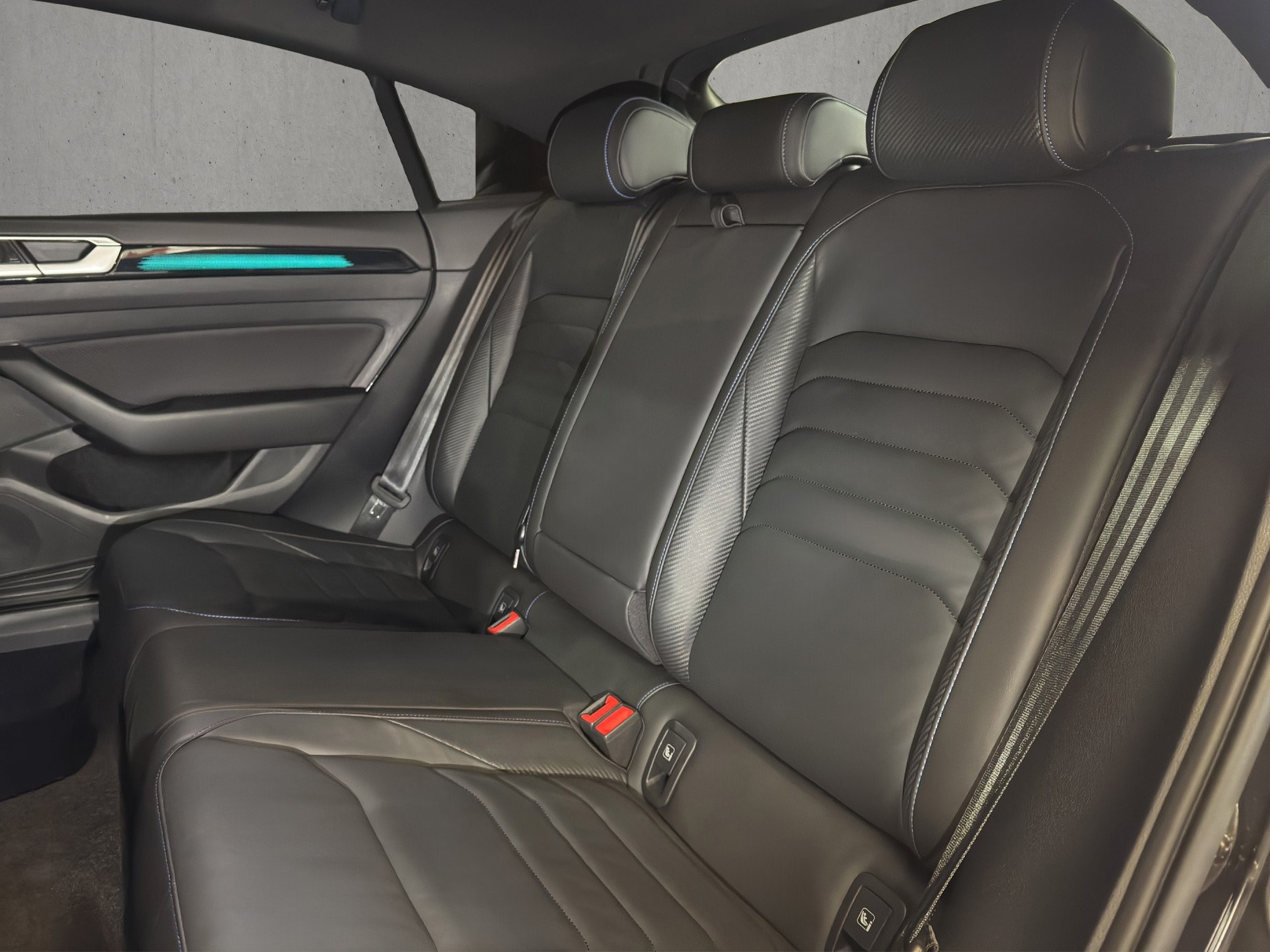 VW Arteon Limousine 2.0 TSI R 4M. DSG "Sportsitze Leder Carbon-Pano-Head Up-AHK"-image-10