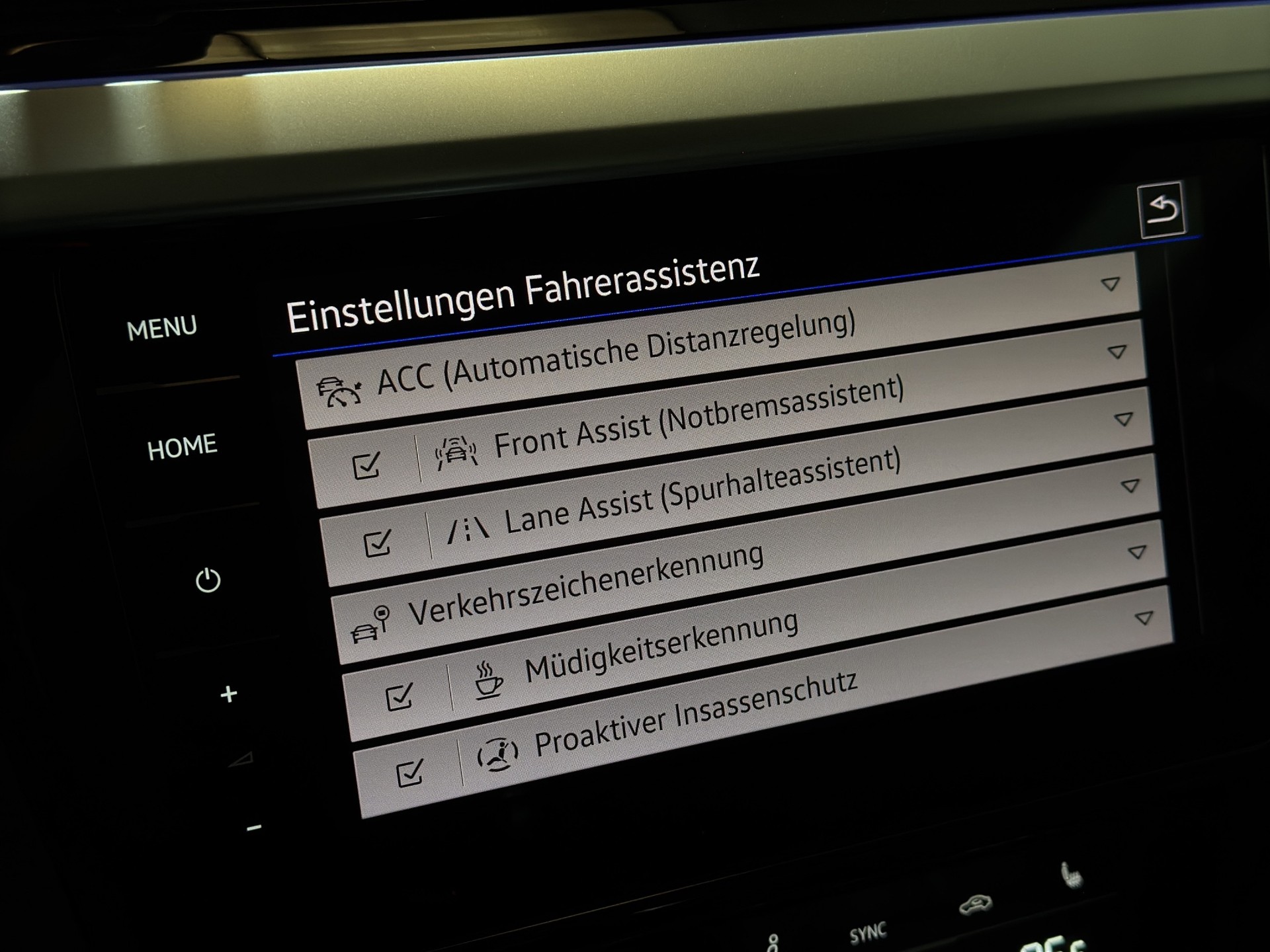 VW Arteon Limousine 2.0 TSI R 4M. DSG "Sportsitze Leder Carbon-Pano-Head Up-AHK"-image-21