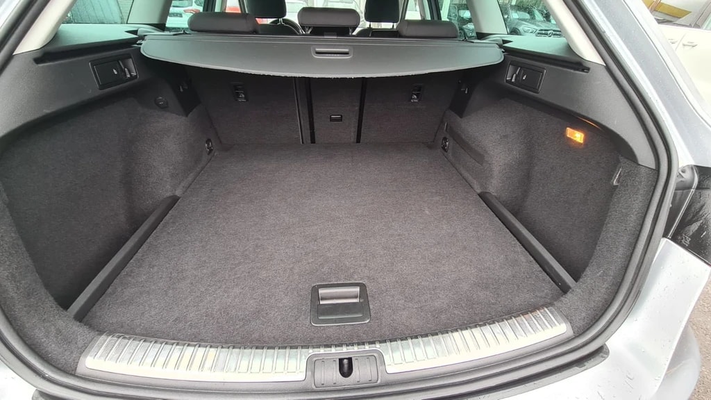SEAT Leon ST 1.6 TDI CR Style 4Drive ** Gr-Navi ** Tempomat ** Abstandsregelsysteme ** PDC ** LTZ MFK 18.12.2025 **-image-7