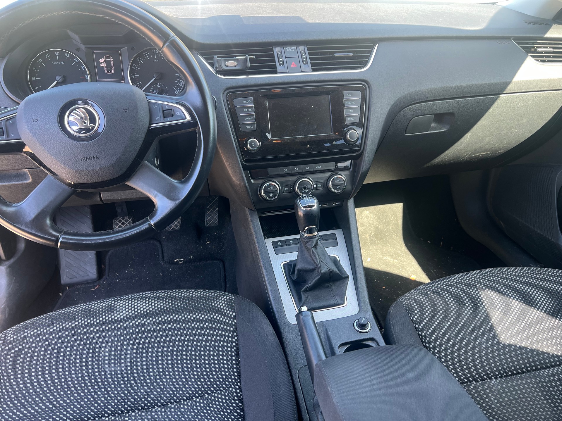 SKODA Octavia Combi 1.6 TDI GreenLine Fresh-image-7