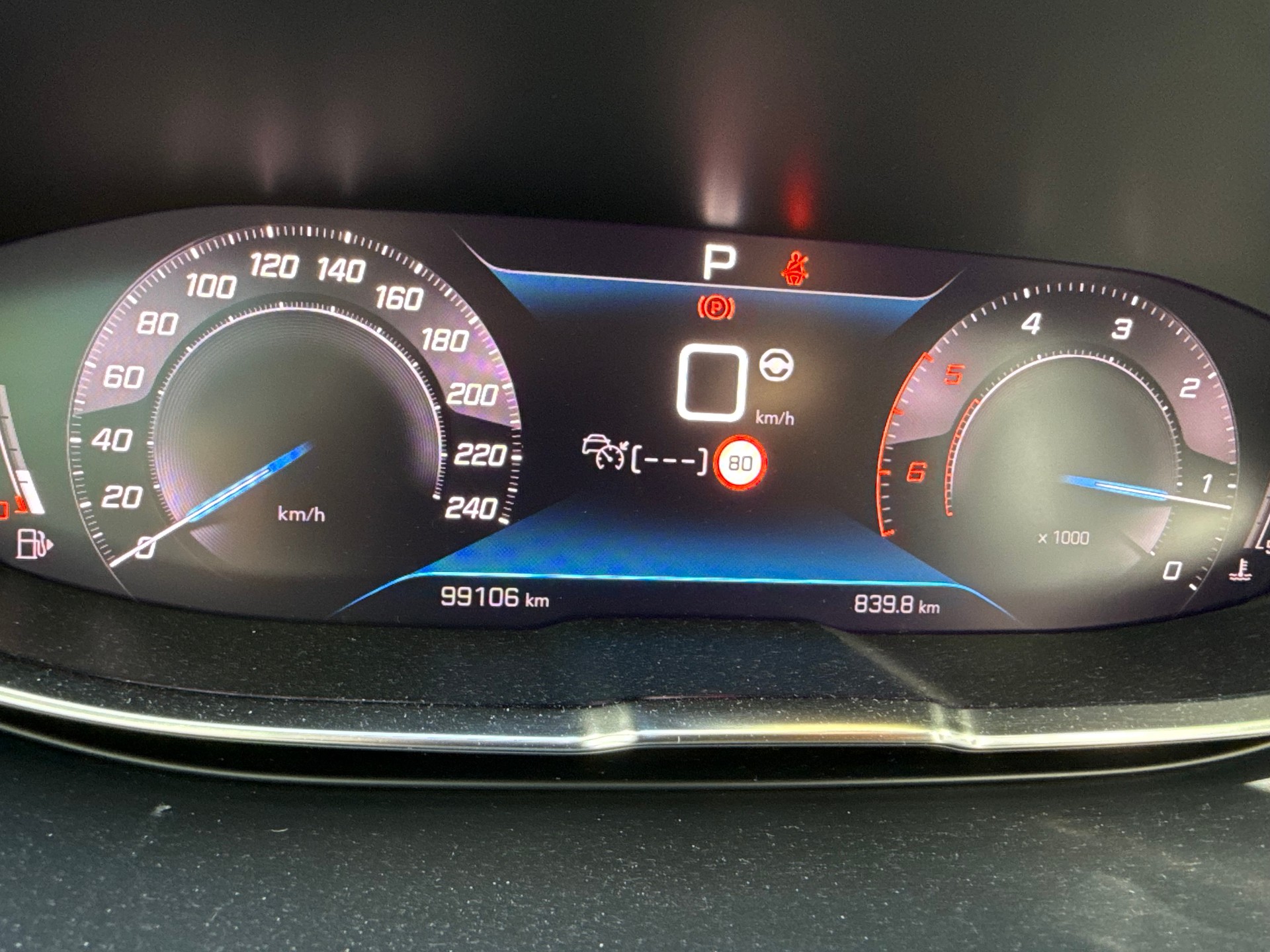 PEUGEOT 5008 1.5 BlueHDi GT Pack EAT8-image-11