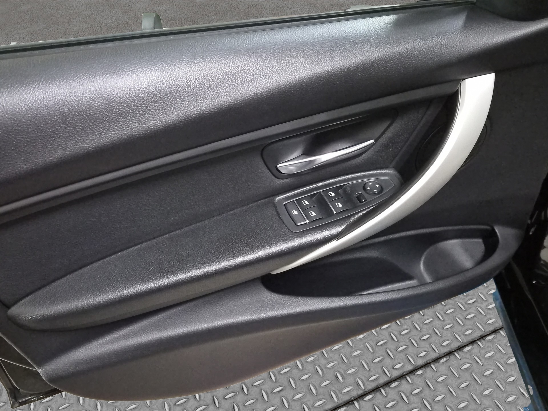 BMW 318d Touring Steptronic-image-13