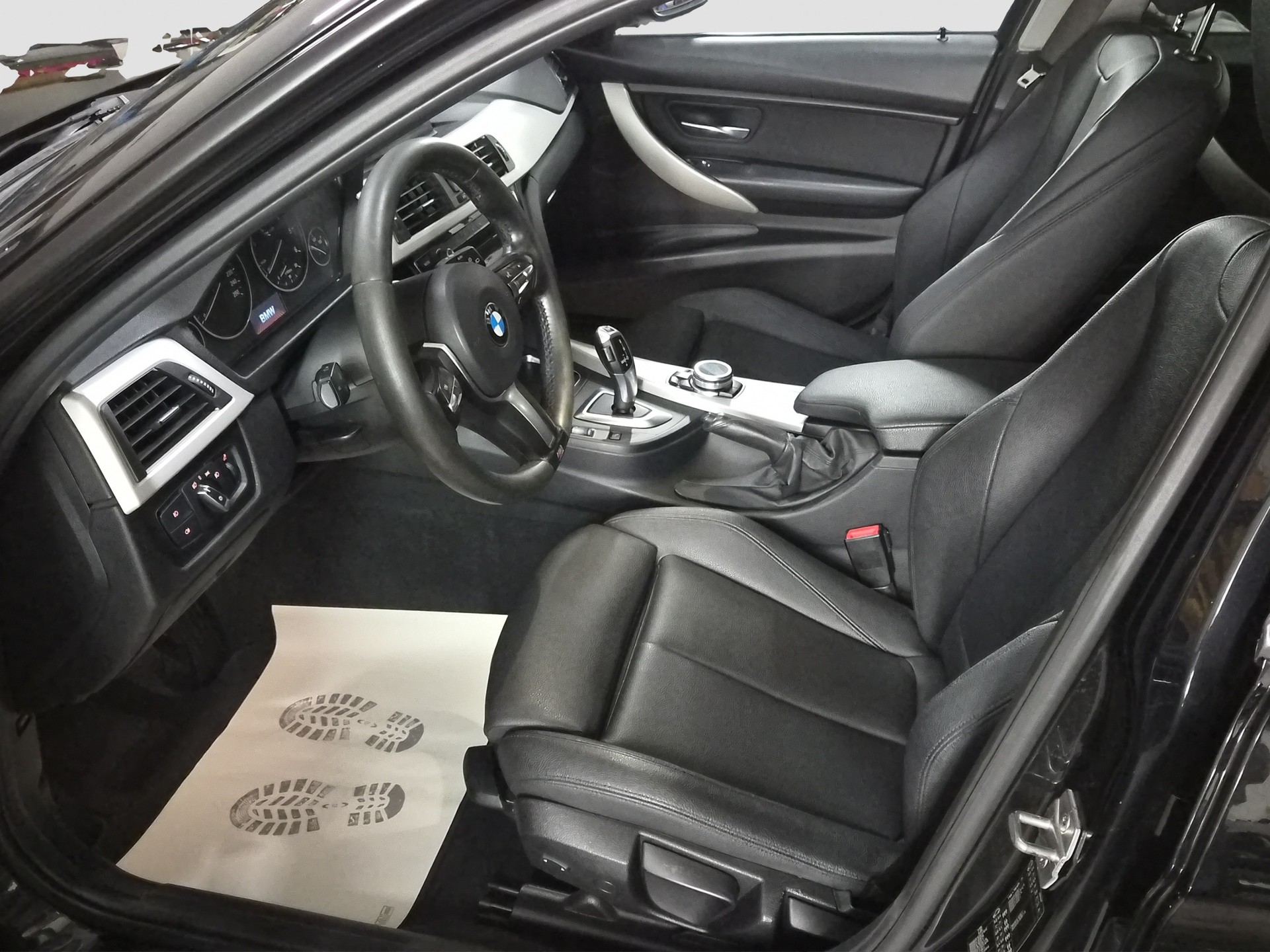 BMW 318d Touring Steptronic-image-8