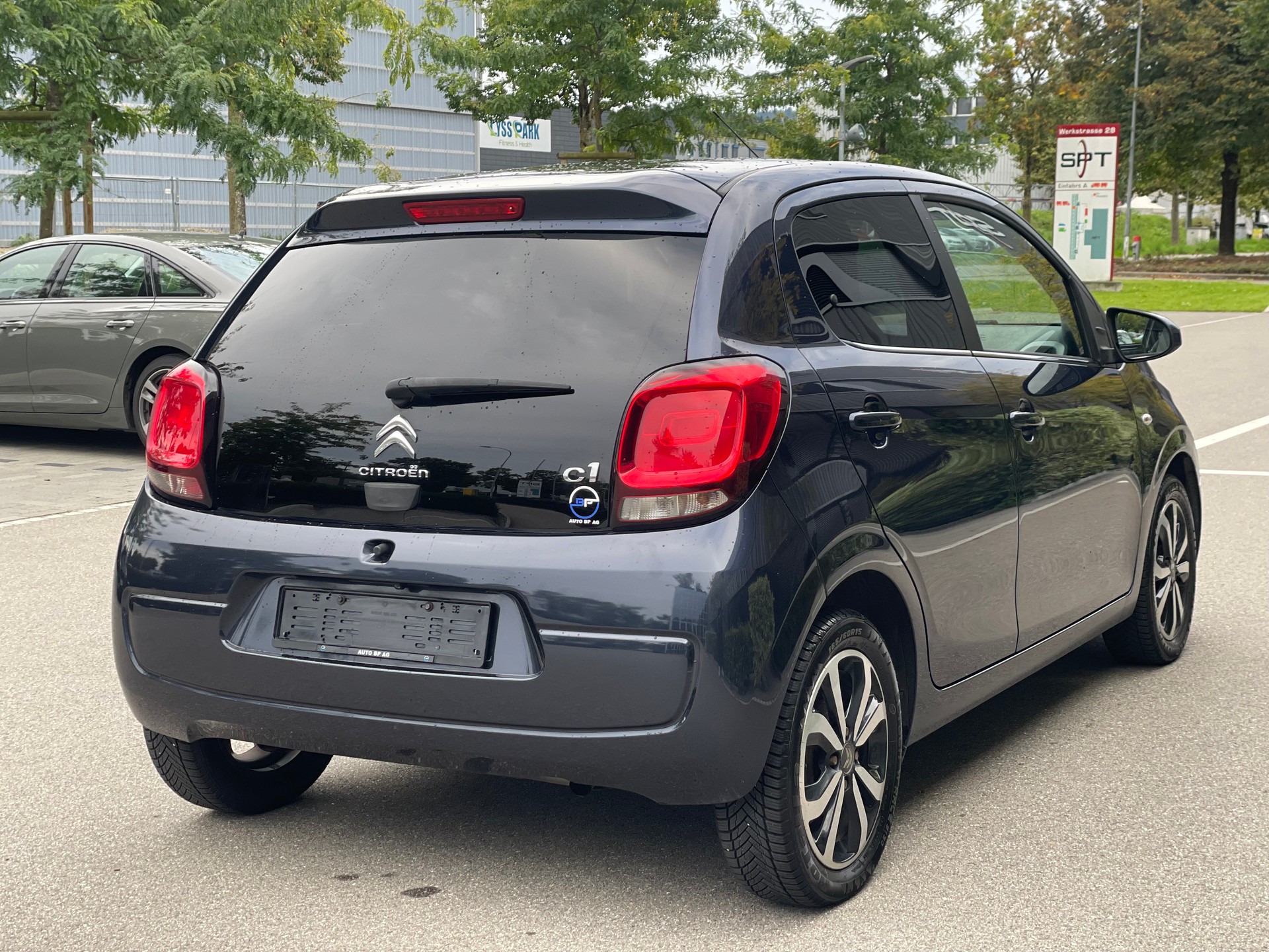 CITROEN C1 1.2 VTi Shine Edition-image-3