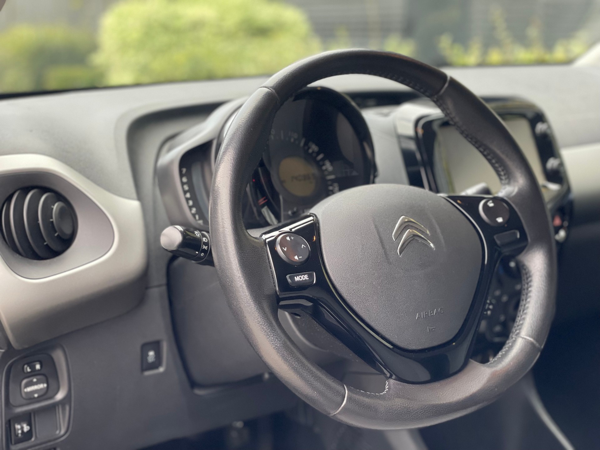 CITROEN C1 1.2 VTi Shine Edition-image-12