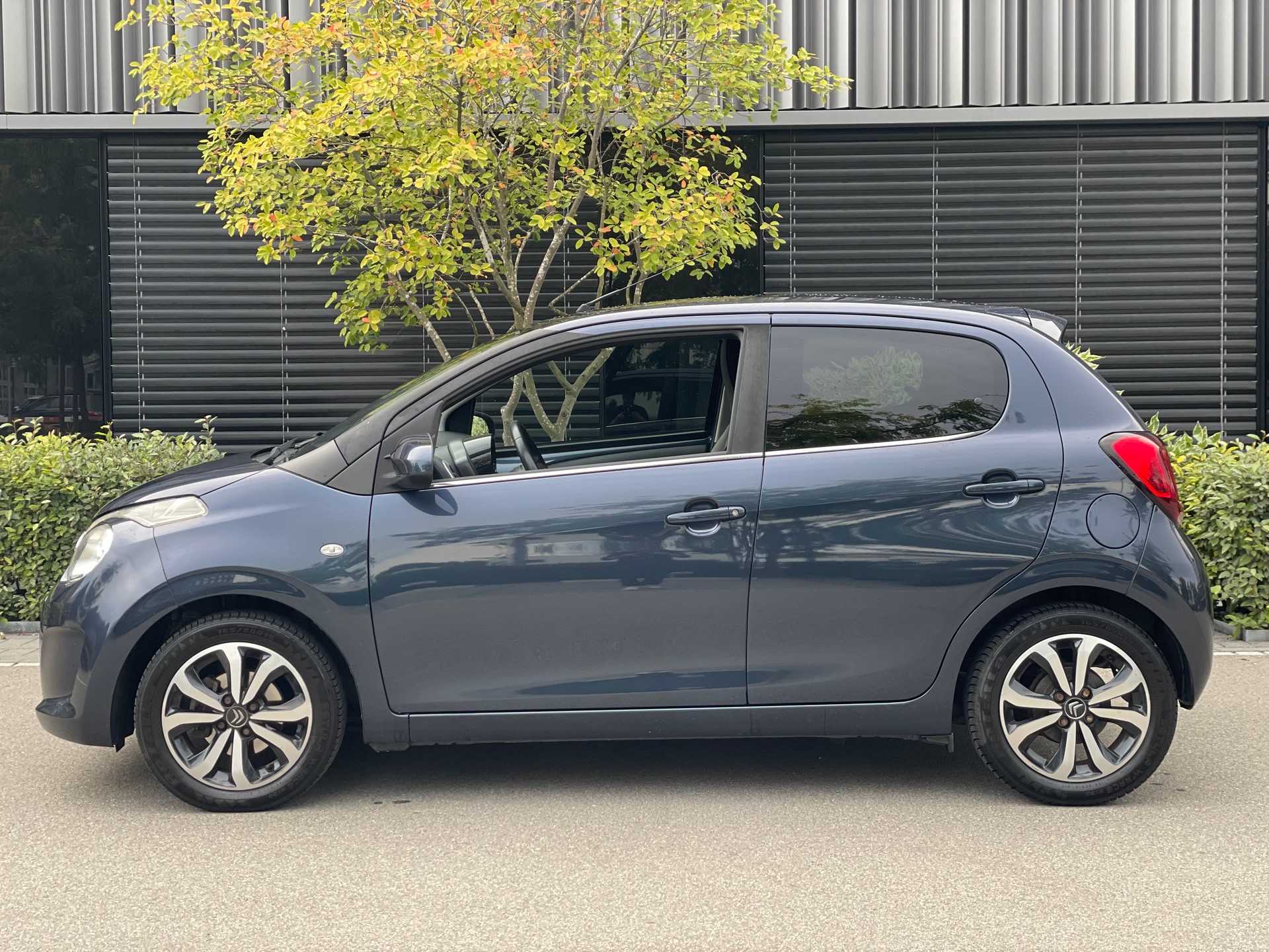 CITROEN C1 1.2 VTi Shine Edition-image-1