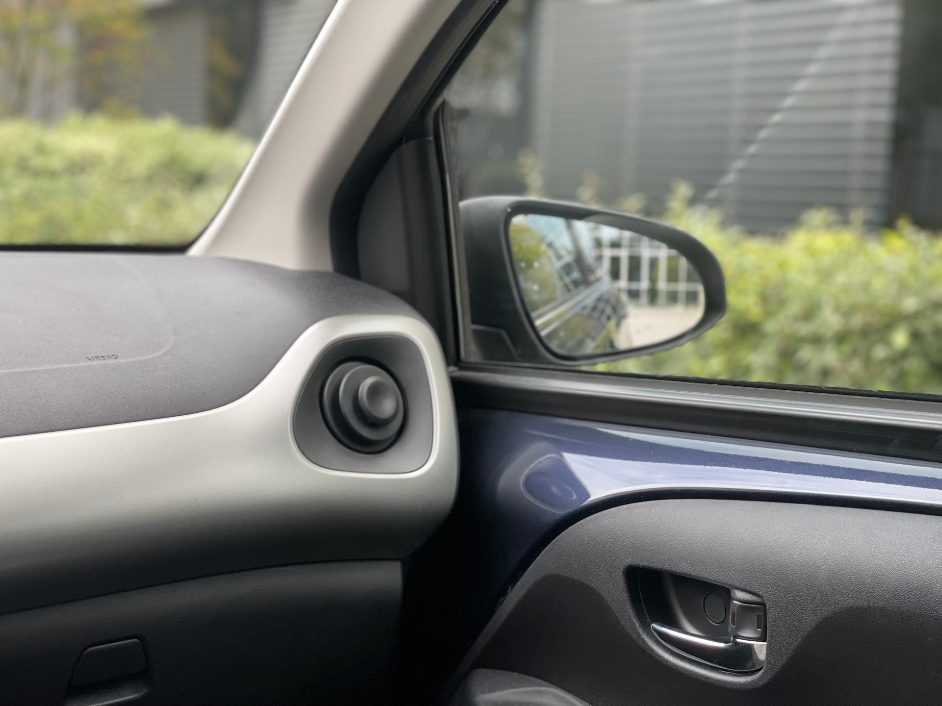 CITROEN C1 1.2 VTi Shine Edition-image-11