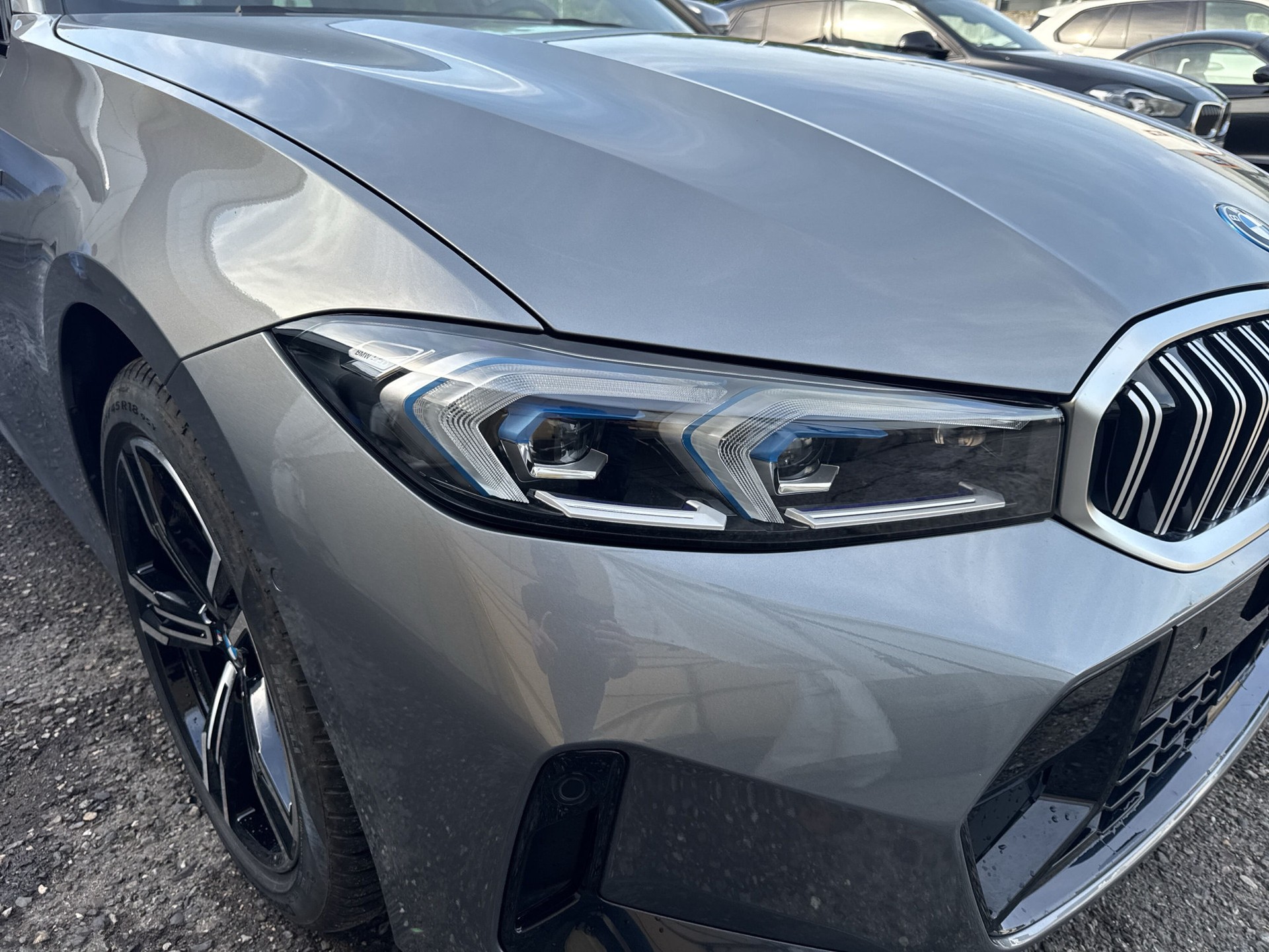 BMW 330e x DriveTouring Steptronic M Sport-image-16