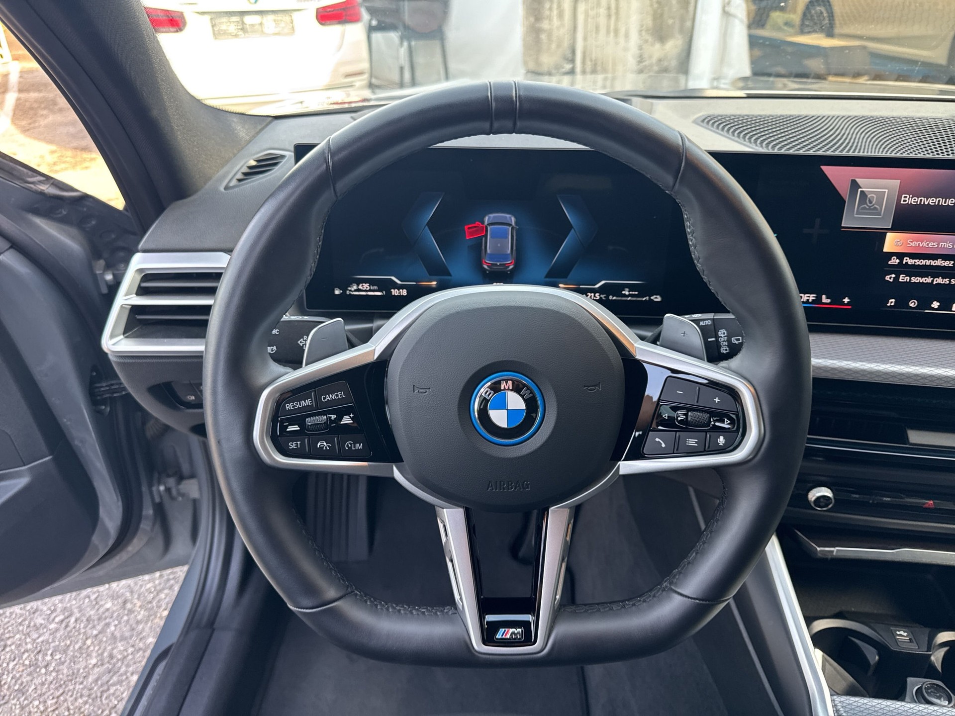 BMW 330e x DriveTouring Steptronic M Sport-image-11