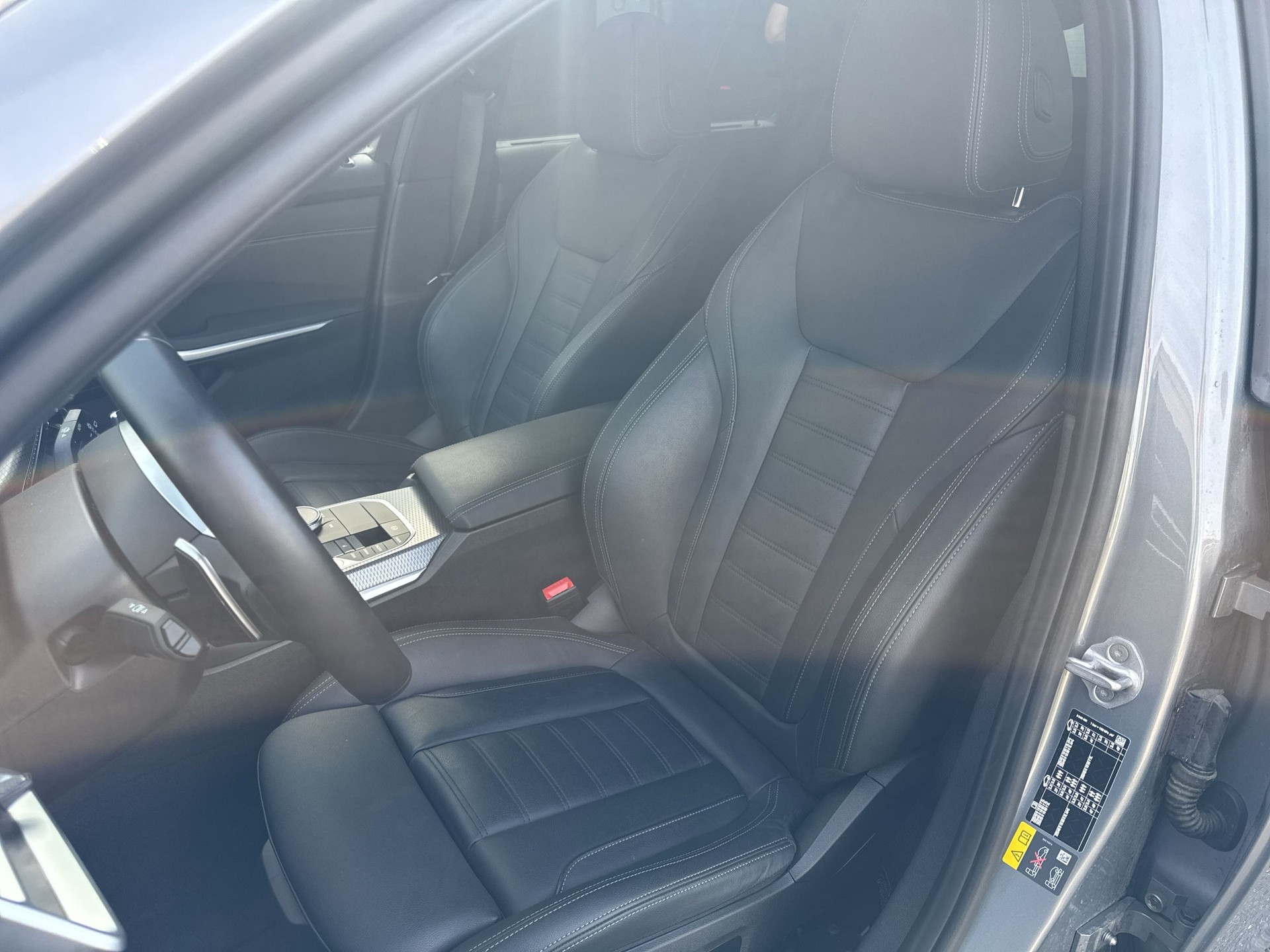 BMW 330e x DriveTouring Steptronic M Sport-image-9