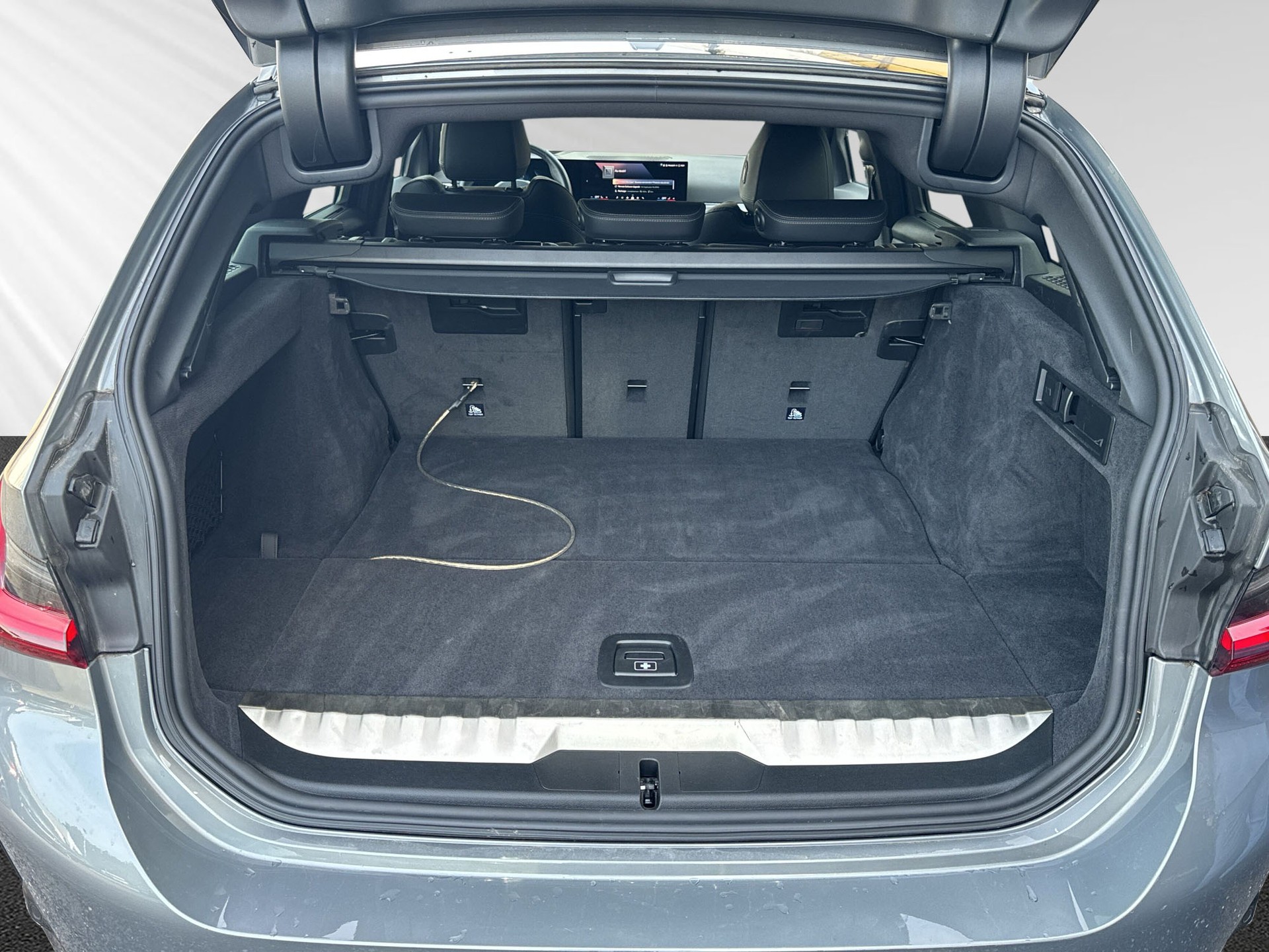 BMW 330e x DriveTouring Steptronic M Sport-image-7