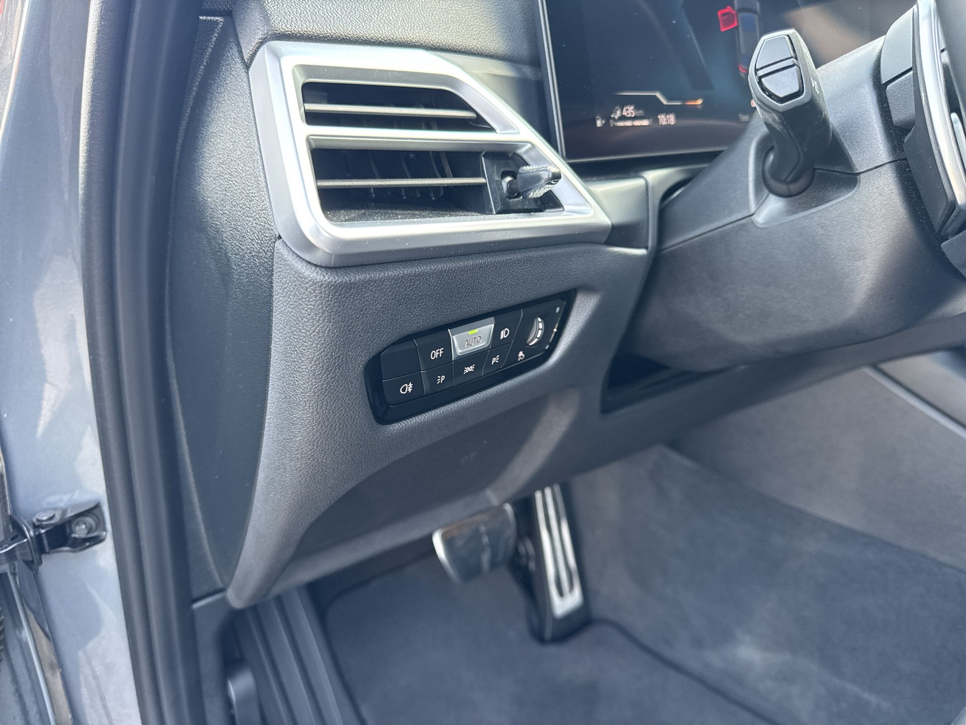 BMW 330e x DriveTouring Steptronic M Sport-image-18