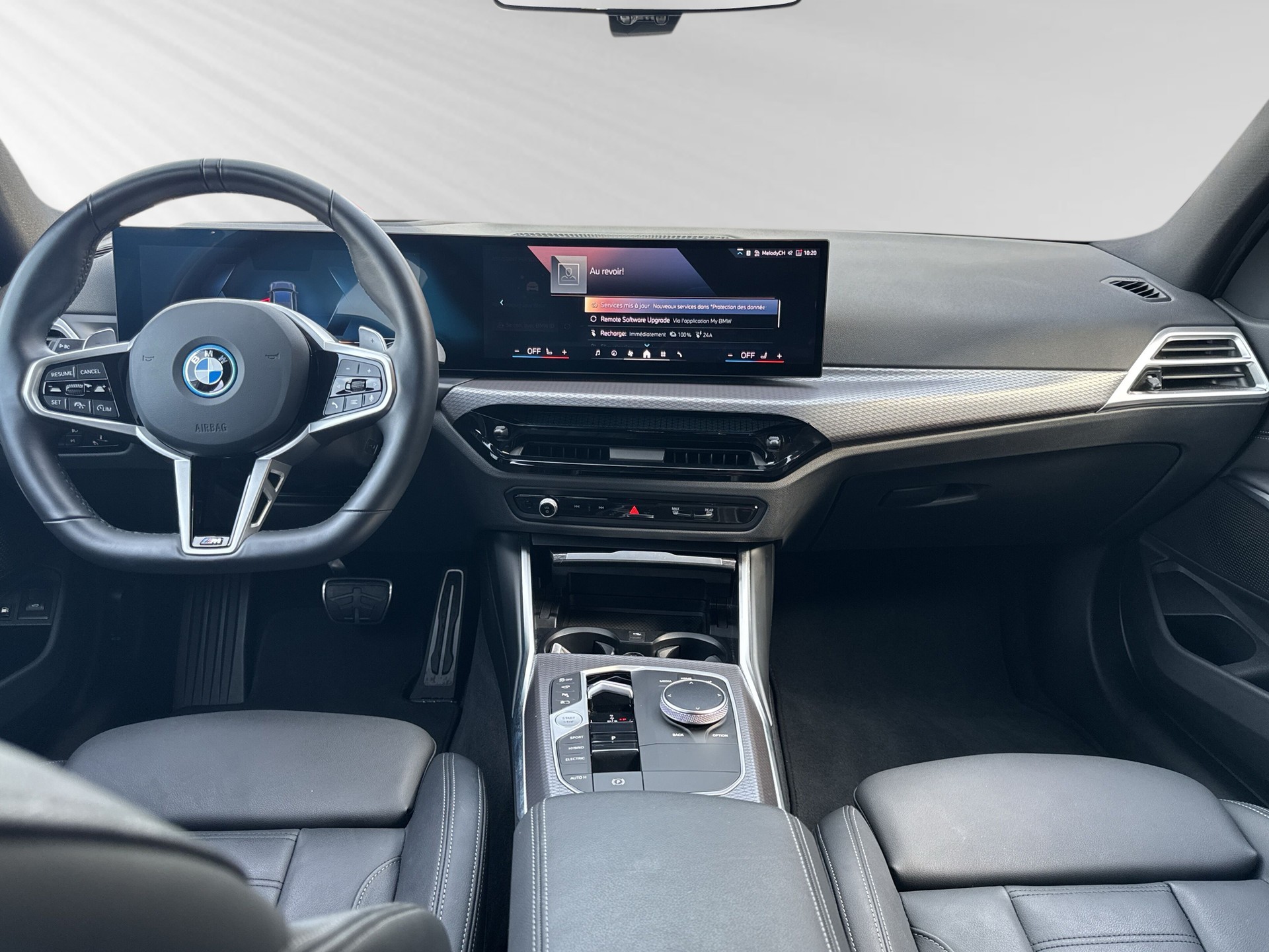 BMW 330e x DriveTouring Steptronic M Sport-image-5