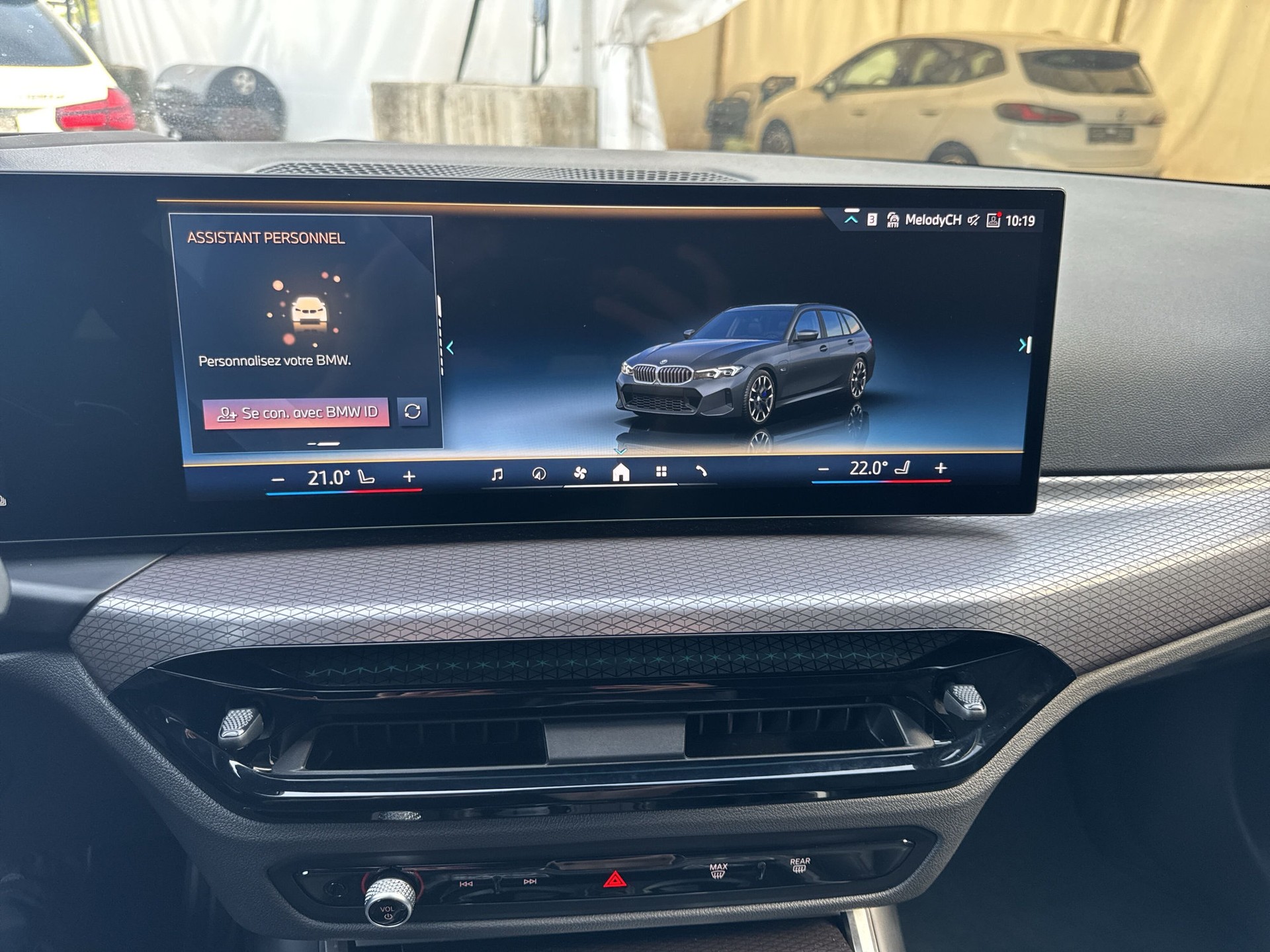 BMW 330e x DriveTouring Steptronic M Sport-image-10
