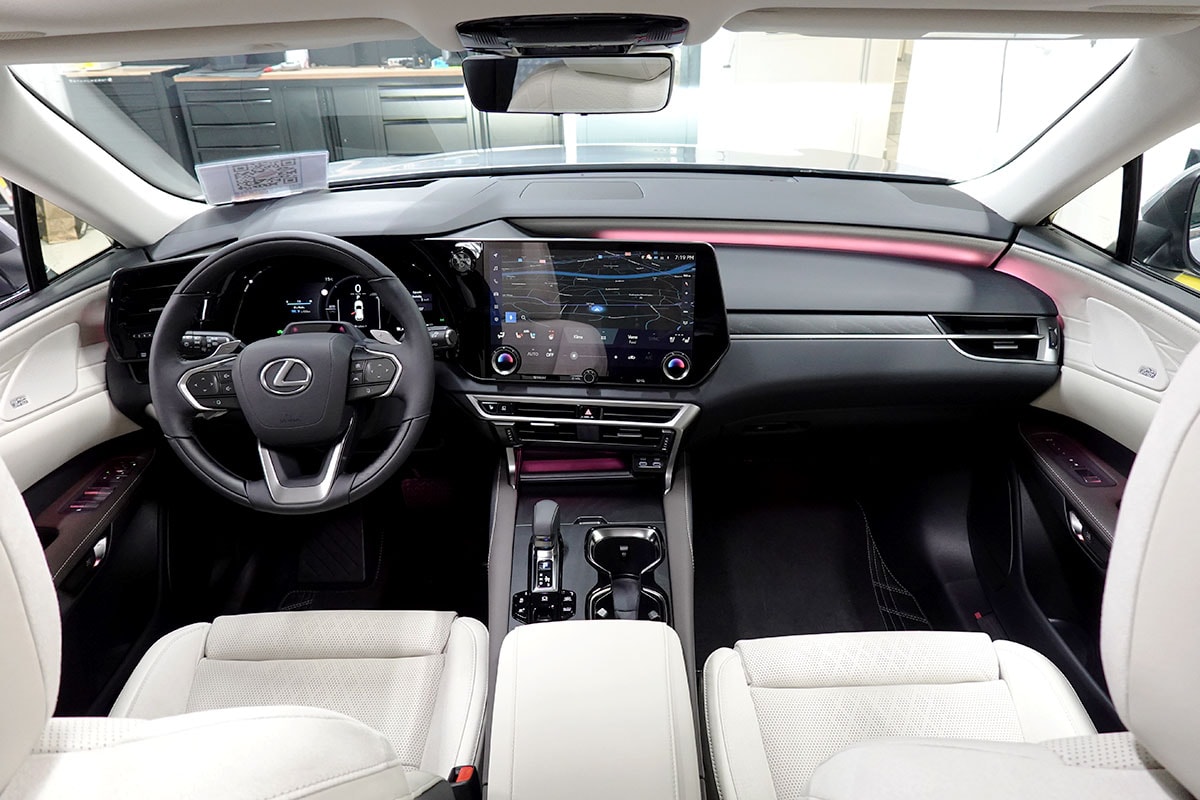 LEXUS RX 450h+ Ecxellence AWD CVT-image-9