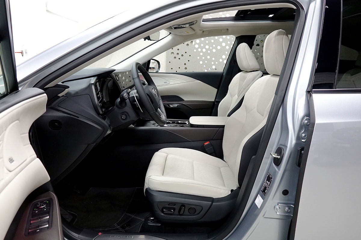 LEXUS RX 450h+ Ecxellence AWD CVT-image-7