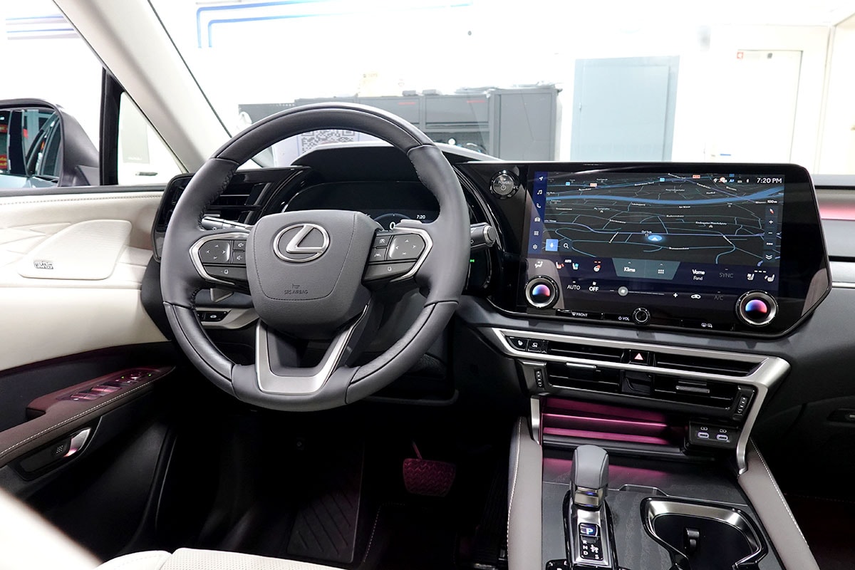 LEXUS RX 450h+ Ecxellence AWD CVT-image-8