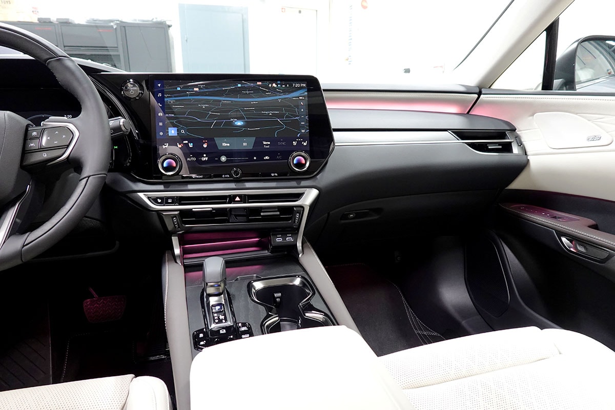 LEXUS RX 450h+ Ecxellence AWD CVT-image-10