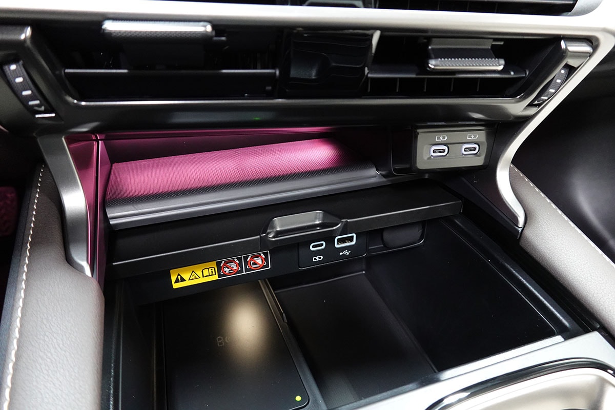 LEXUS RX 450h+ Ecxellence AWD CVT-image-18